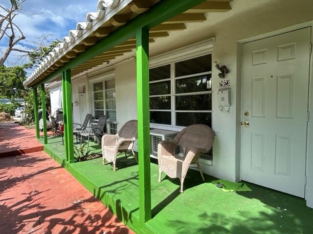 Foto de propiedad en 2023 Taylor Street, Hollywood, FL 33020 Hollywood con MLS# 