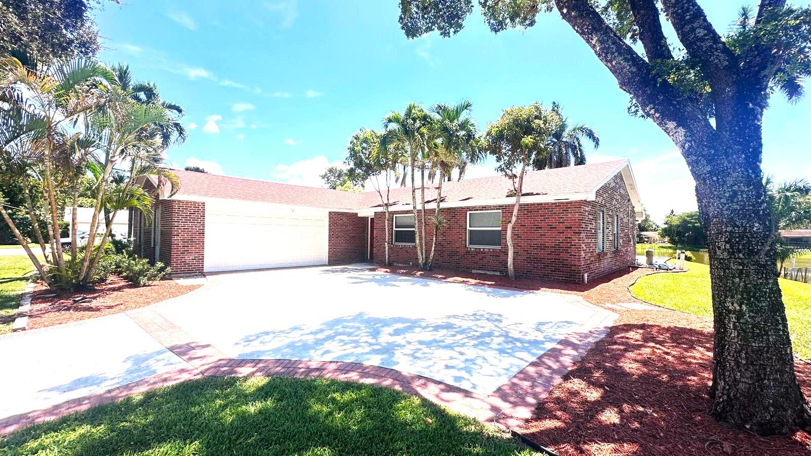 Foto de propiedad en 8102 PIONEER Road, Royal Palm Beach, FL 33411 Royal Palm Beach con MLS# 