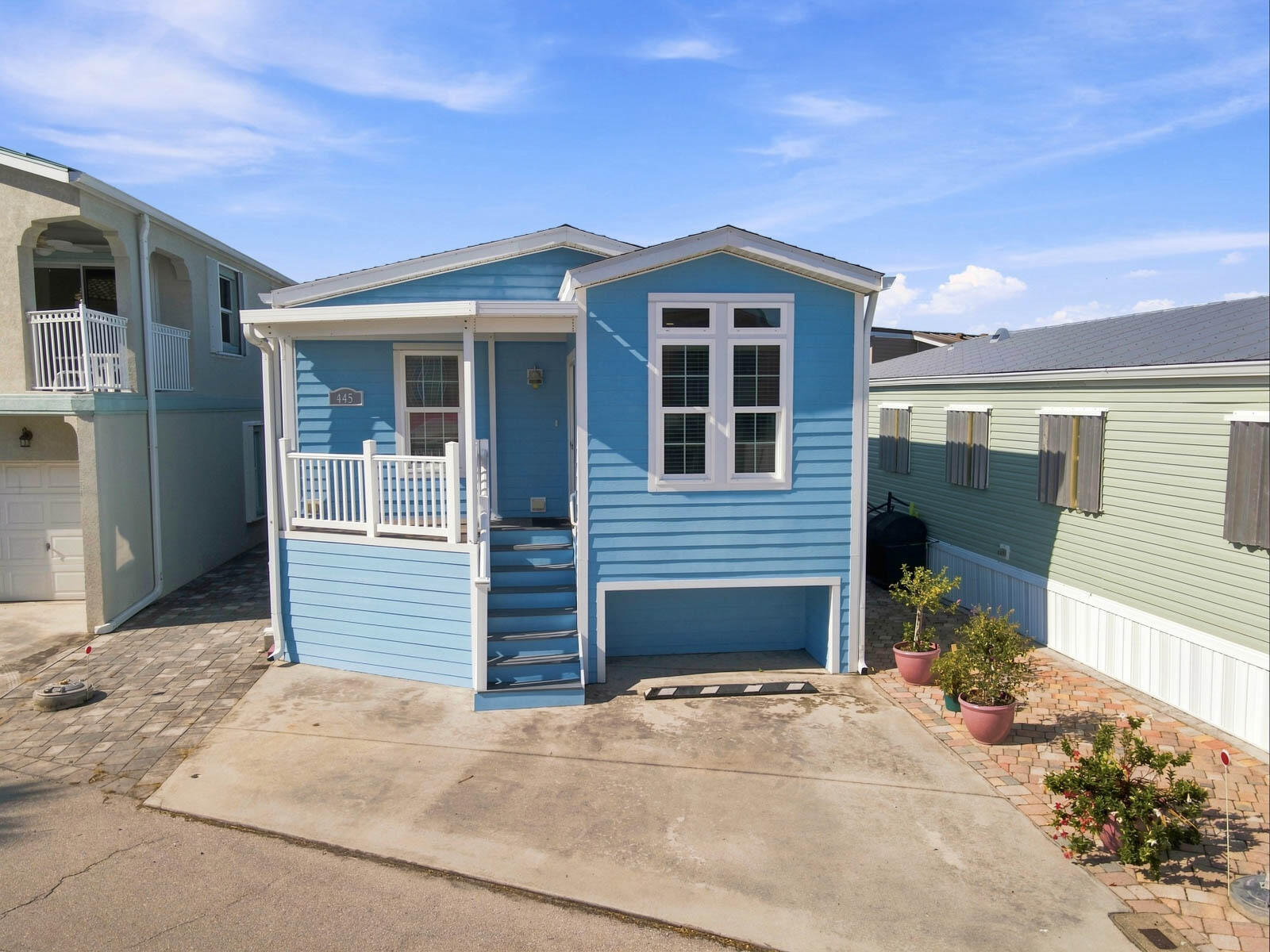 Foto de propiedad en 445 NETTLES Boulevard, Jensen Beach, FL 34957 Jensen Beach con MLS# 