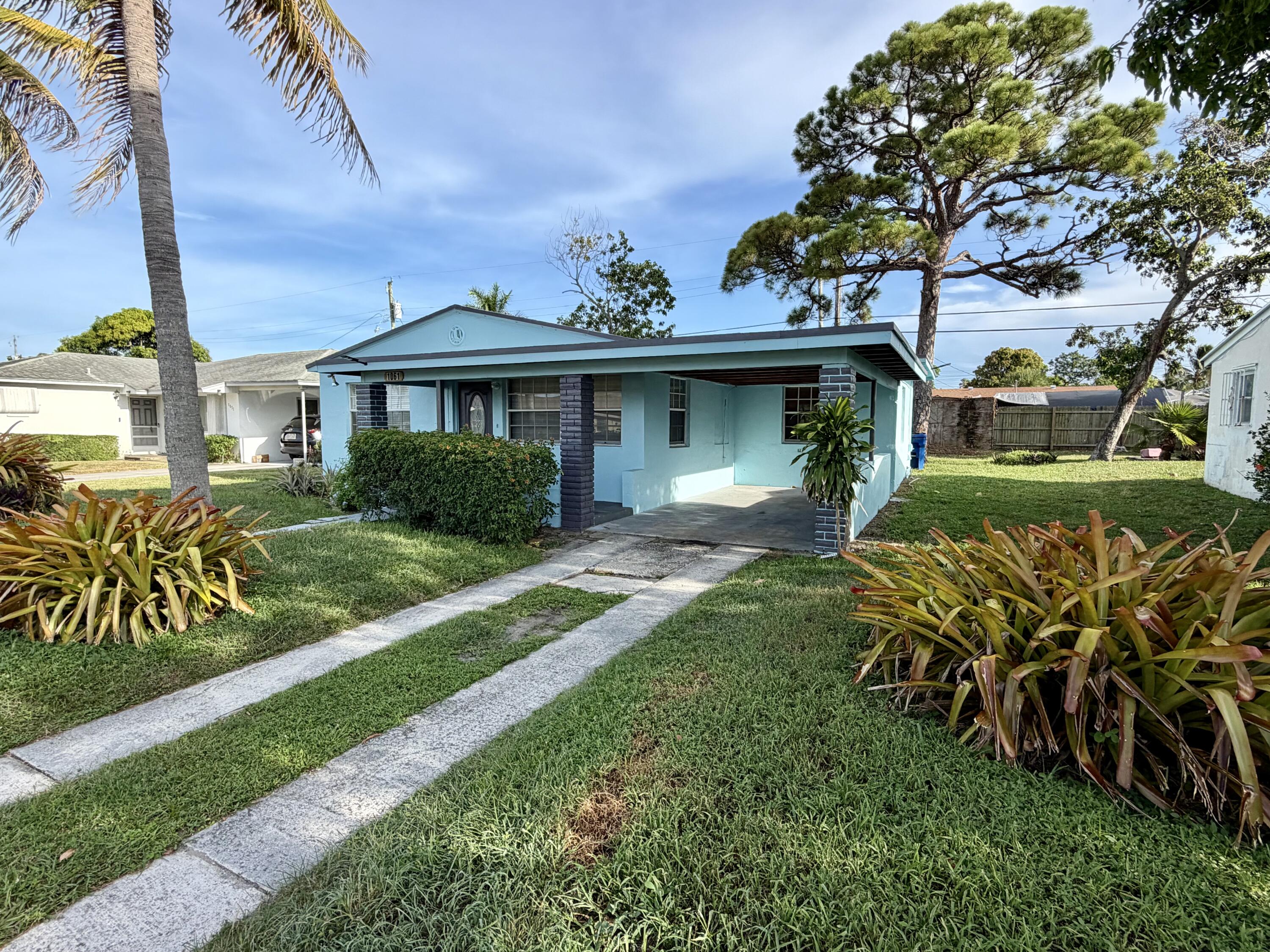 Foto de propiedad en 1061 W 4TH Street, Riviera Beach, FL 33404 Riviera Beach con MLS# 