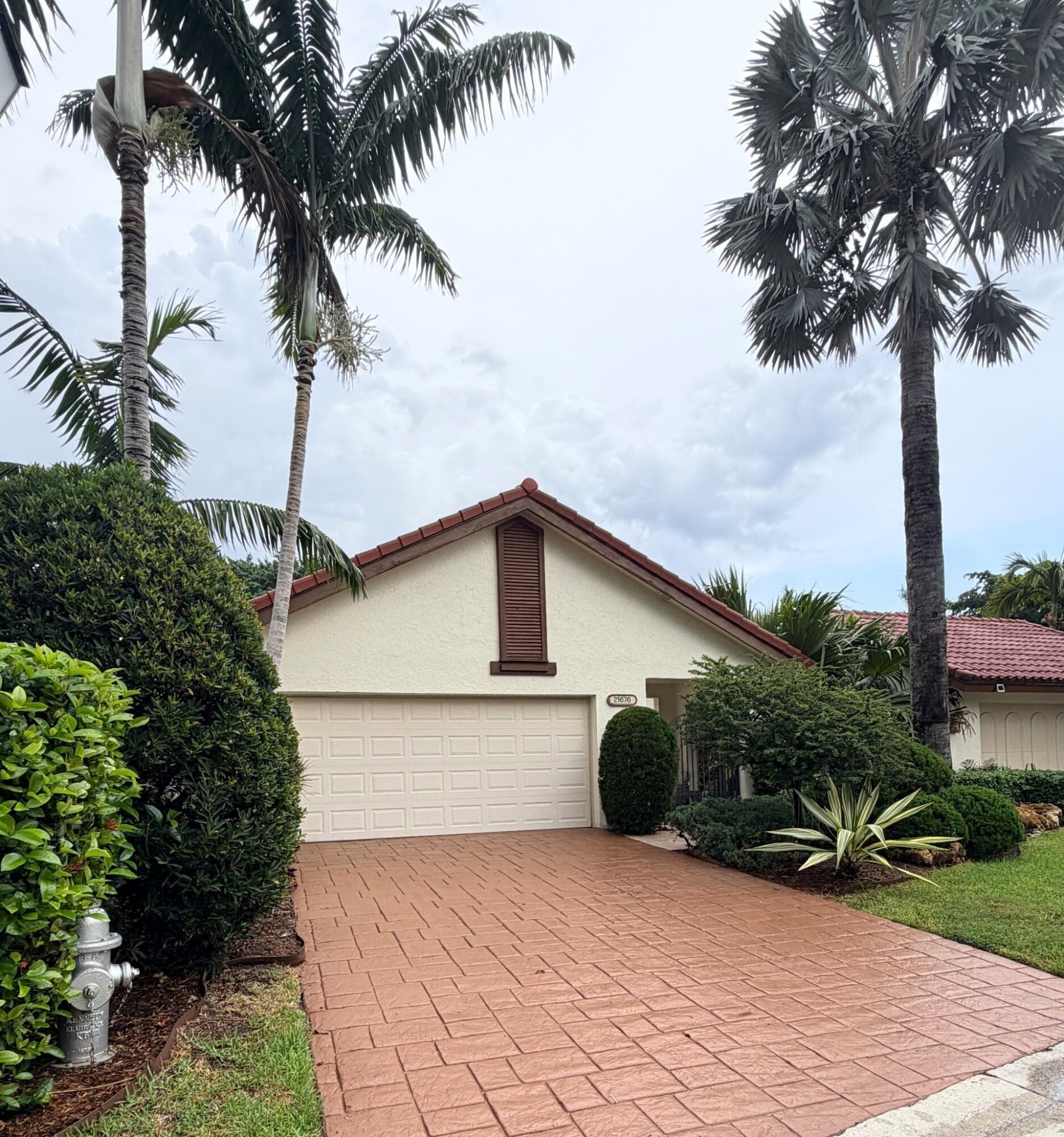 Foto de propiedad en 21676 Club Villa Terrace, Boca Raton, FL 33433 Boca Raton con MLS# 
