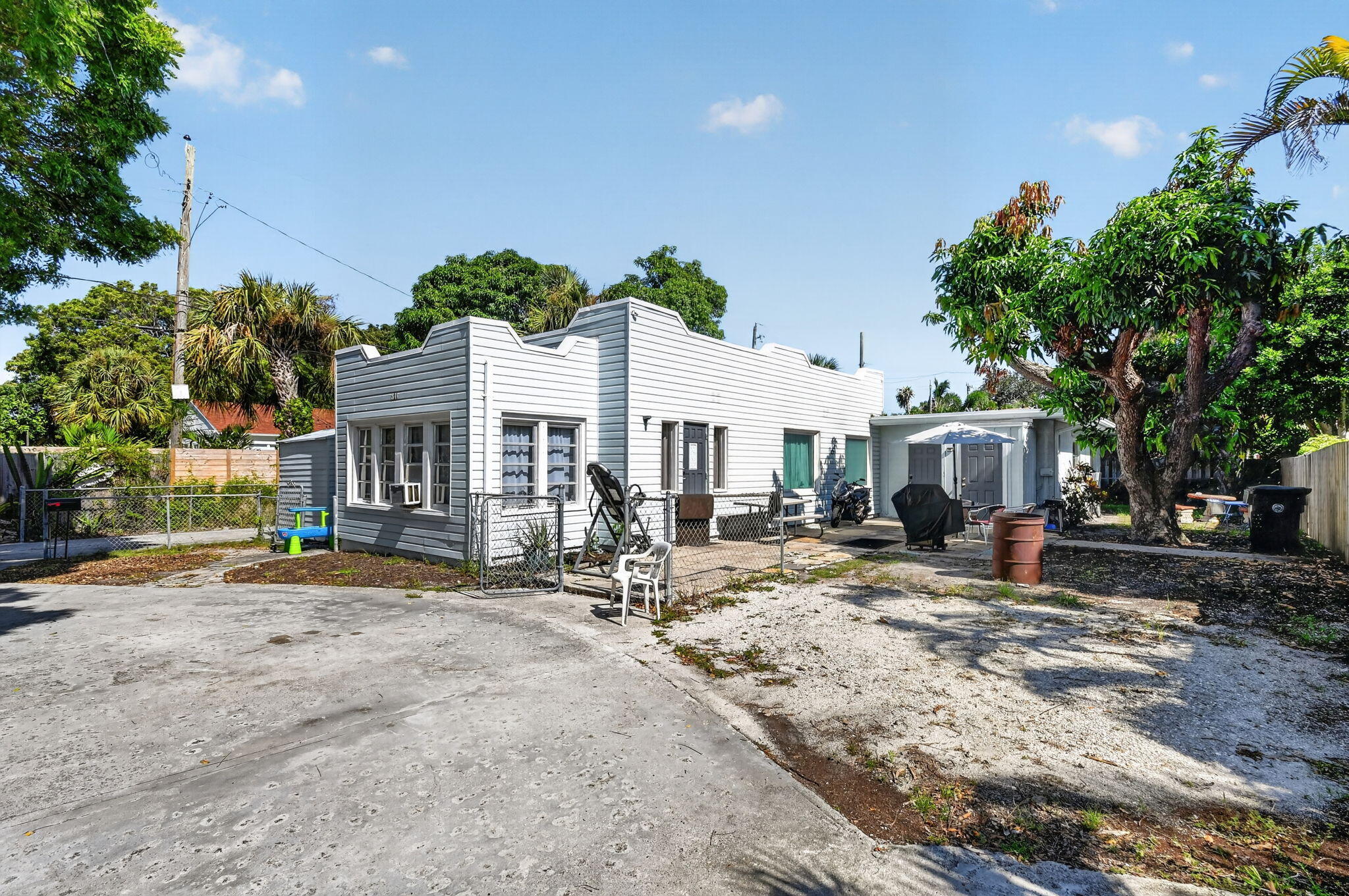 Foto de propiedad en 633 Franklin Road, West Palm Beach, FL 33405 West Palm Beach con MLS# 