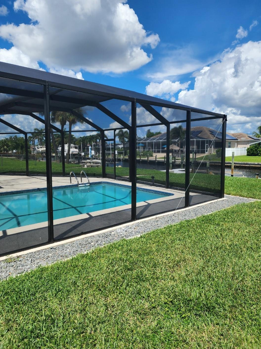Foto de propiedad en 5325 COCOA Court, Cape Coral, FL 33904 Cape Coral con MLS# 
