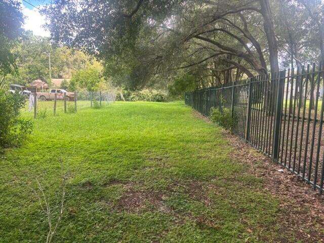 Foto de propiedad en 0 Larry Drive, Deland, FL 32724 Deland con MLS# 