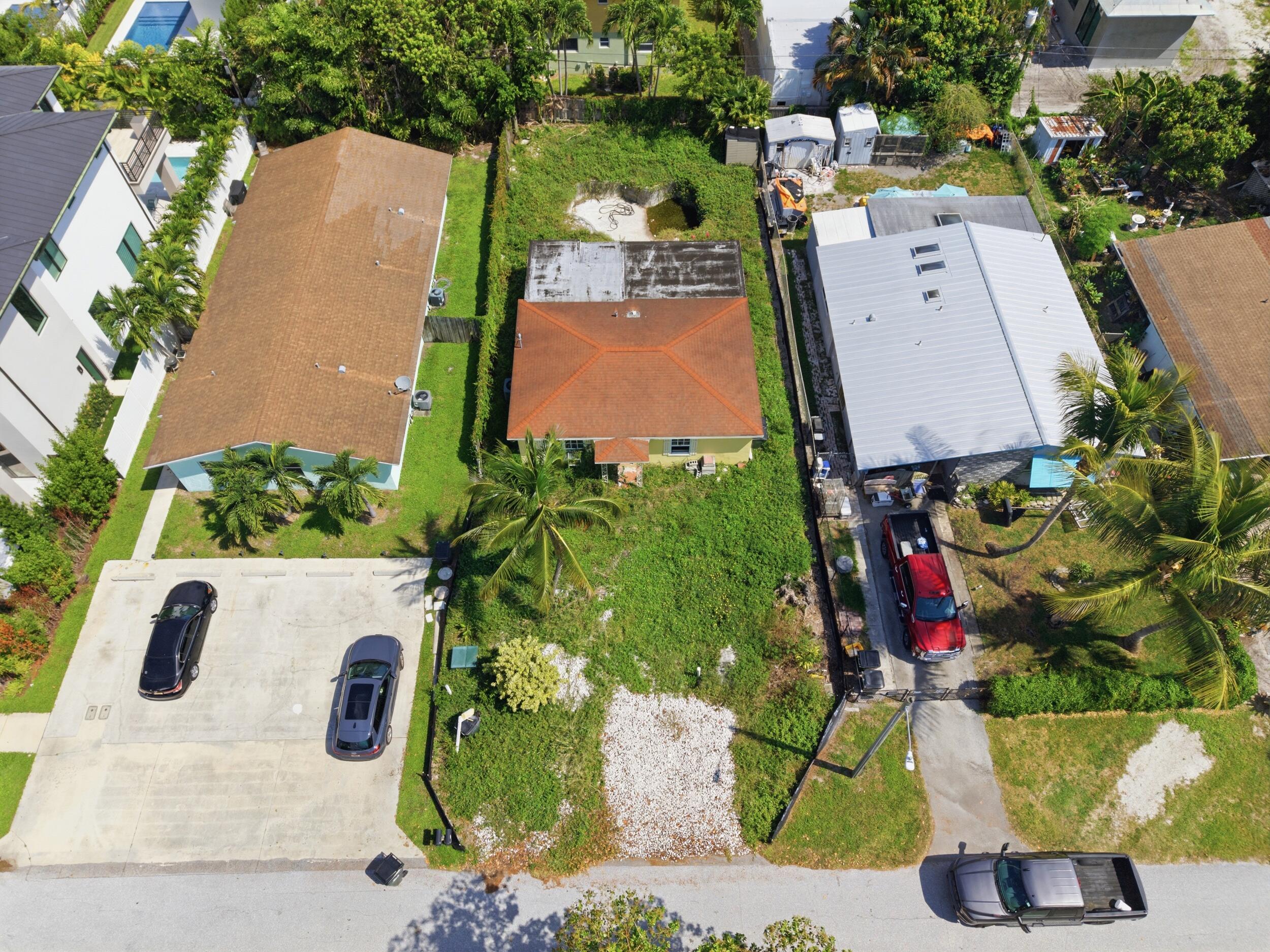 Foto de propiedad en 245 NE 11th Street, Delray Beach, FL 33483 Delray Beach con MLS# 