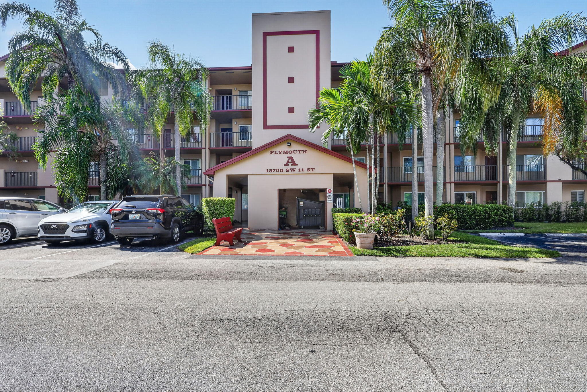Foto de propiedad en 13700 SW 11th Street 203A, Pembroke Pines, FL 33027 Pembroke Pines con MLS# 