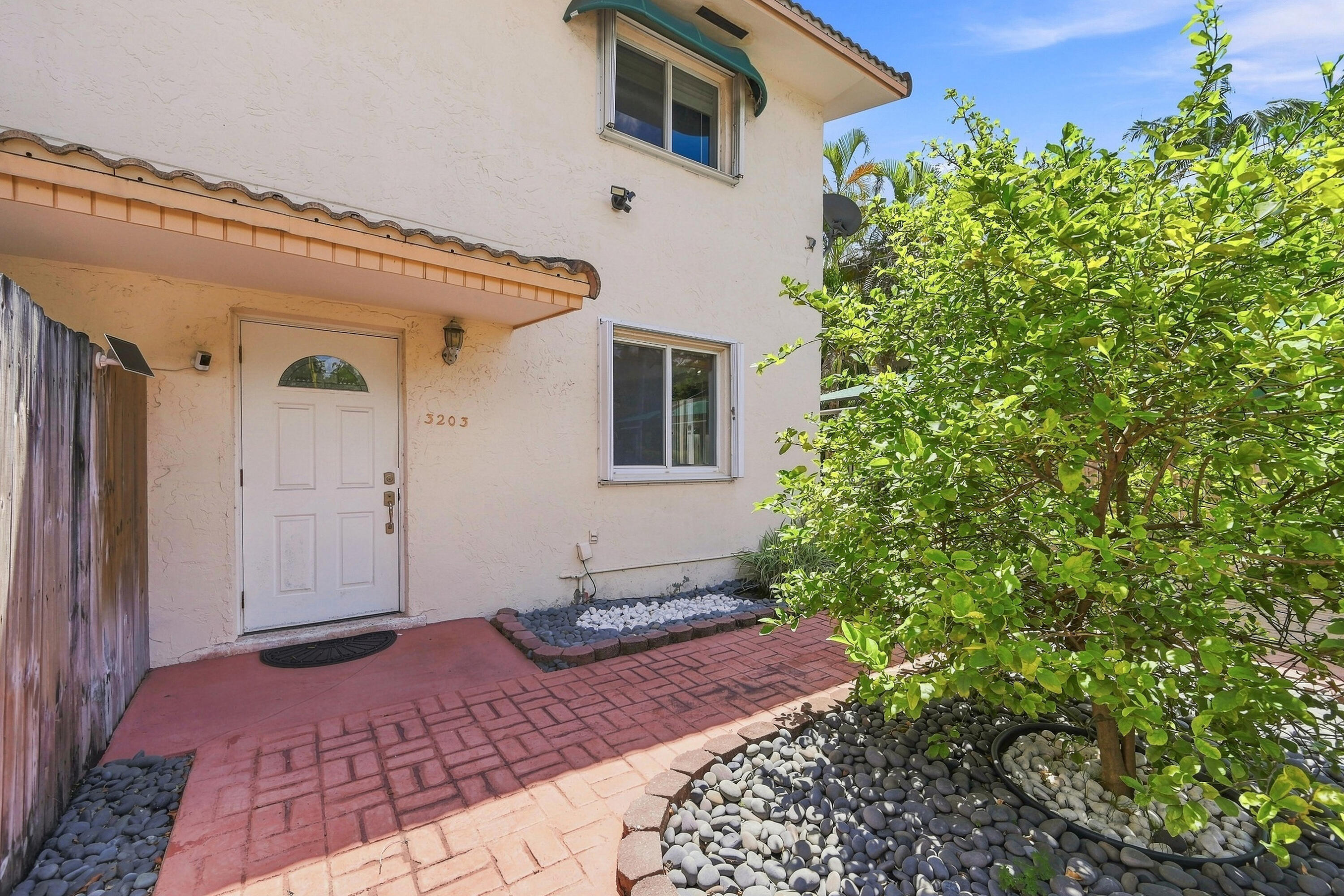 En Venta 3203 McDonald Street 3203, Miami, FL 33133, Miami, FL 33133