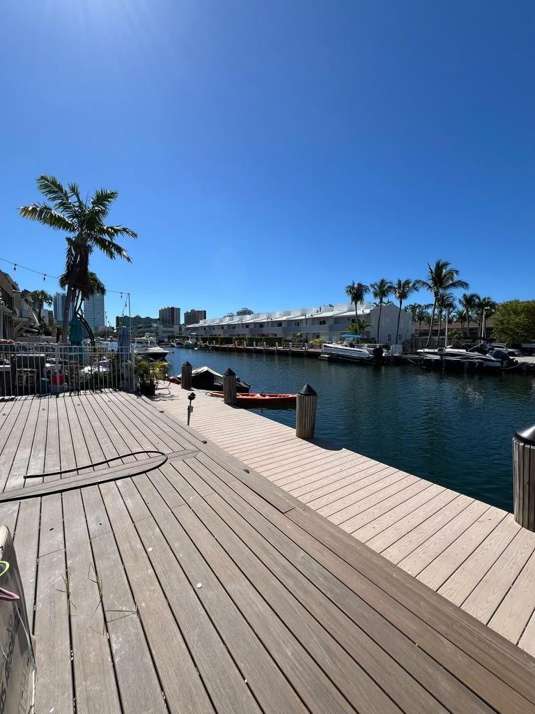 Foto de propiedad en 3780 NE 167TH Street UNIT #48, North Miami Beach, FL 33160 North Miami Beach con MLS# 