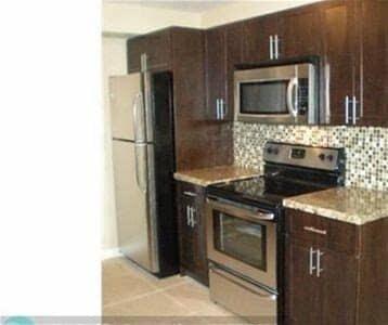 Foto de propiedad en 2705 NW 73RD Avenue, Sunrise, FL 33313 Sunrise con MLS# 
