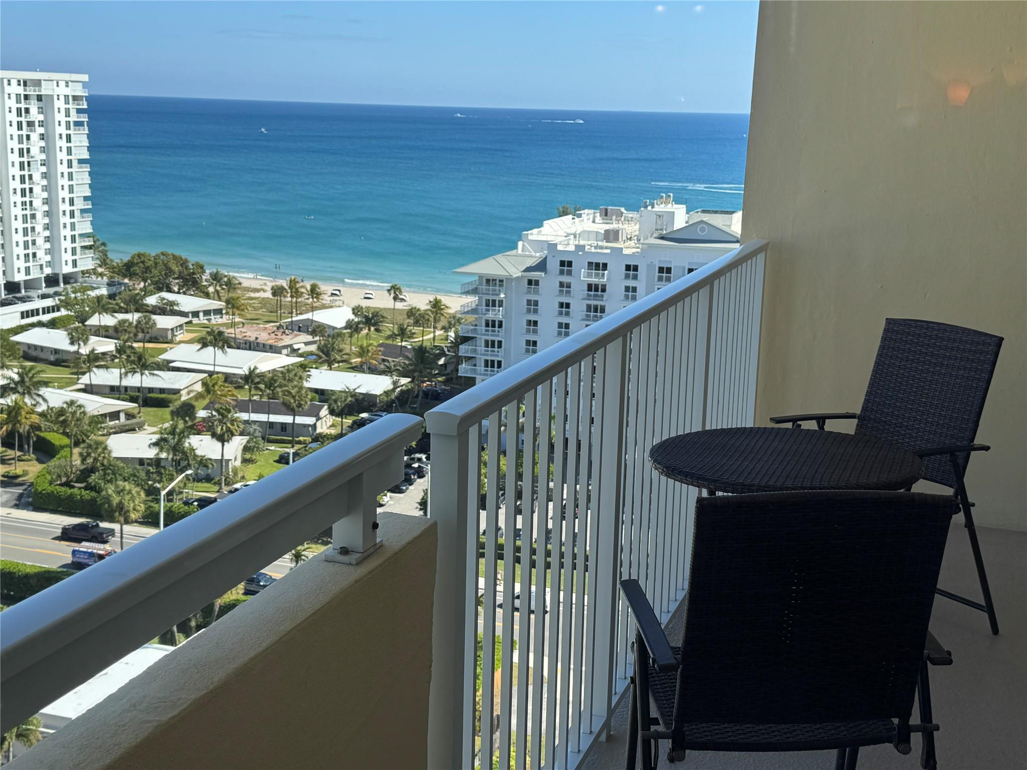 Foto de propiedad en 1200 HIBISCUS Avenue PH3, Pompano Beach, FL 33062 Pompano Beach con MLS# 