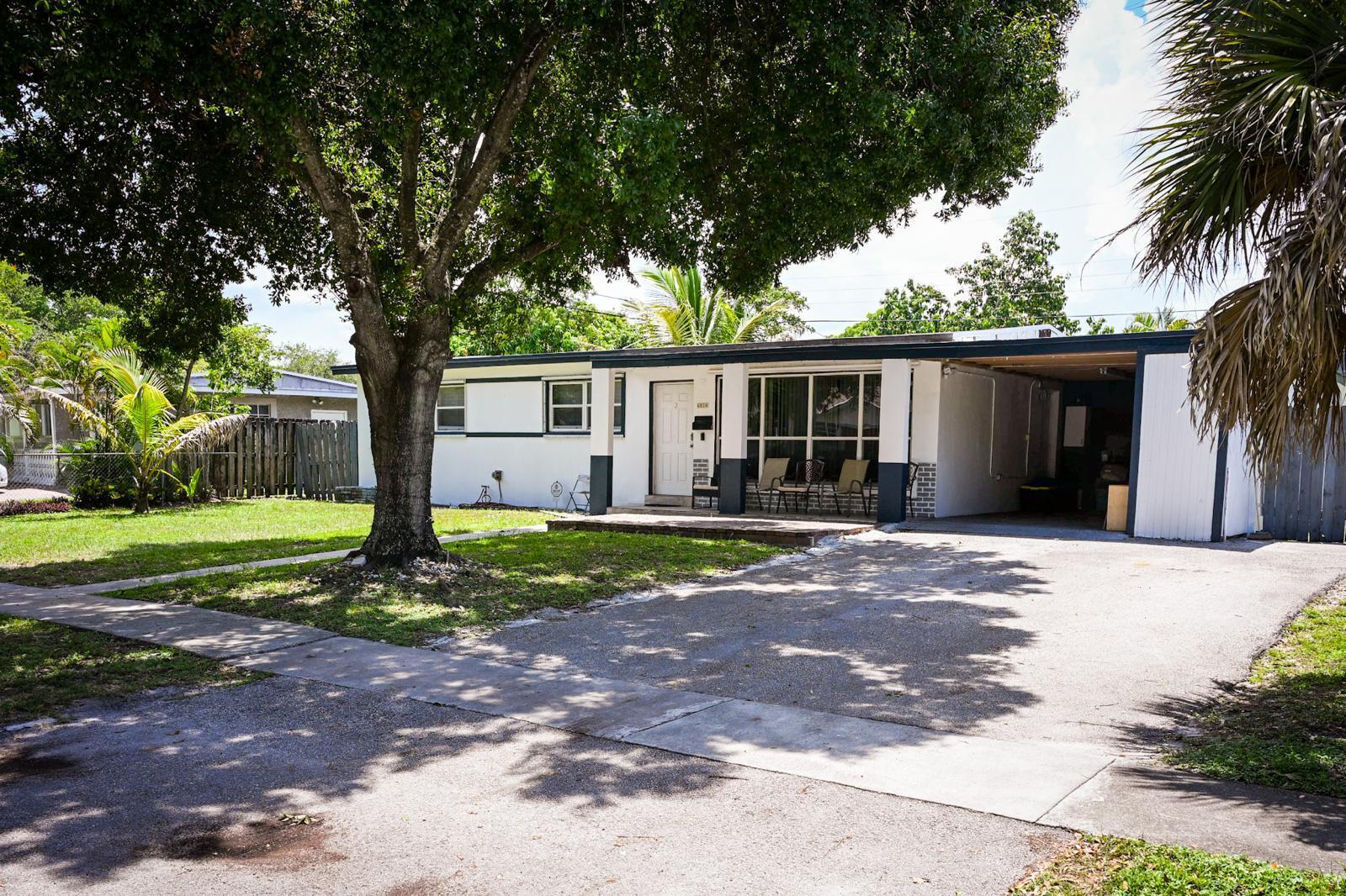 Foto de propiedad en 6814 NW 14TH Street, Plantation, FL 33313 Plantation con MLS# 