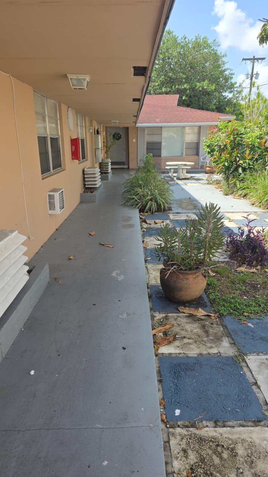 Foto de propiedad en 1750 FLETCHER Street 1, Hollywood, FL 33020 Hollywood con MLS# 