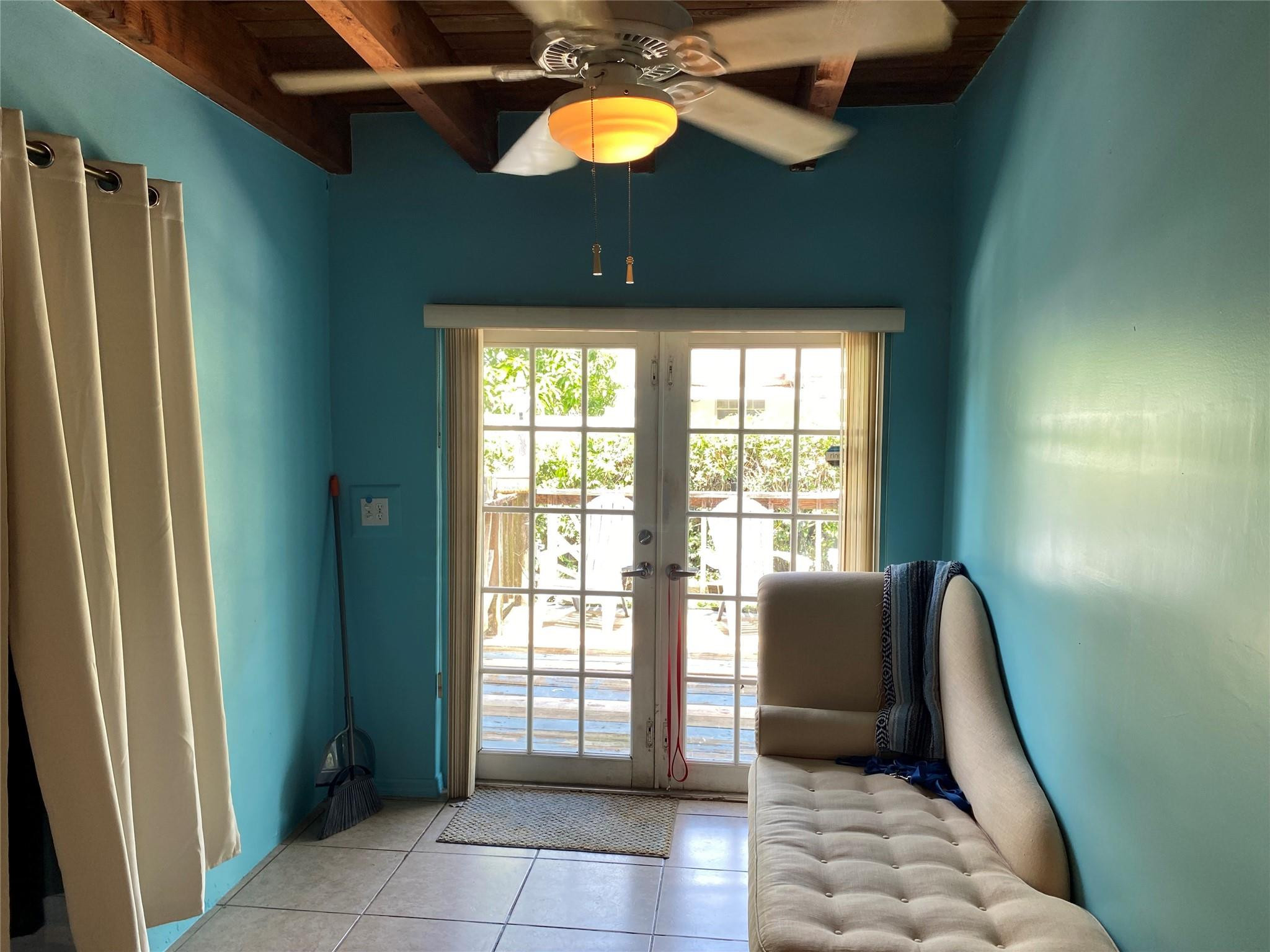 Foto de propiedad en 6901 SW 6TH Street, Pembroke Pines, FL 33023 Pembroke Pines con MLS# 