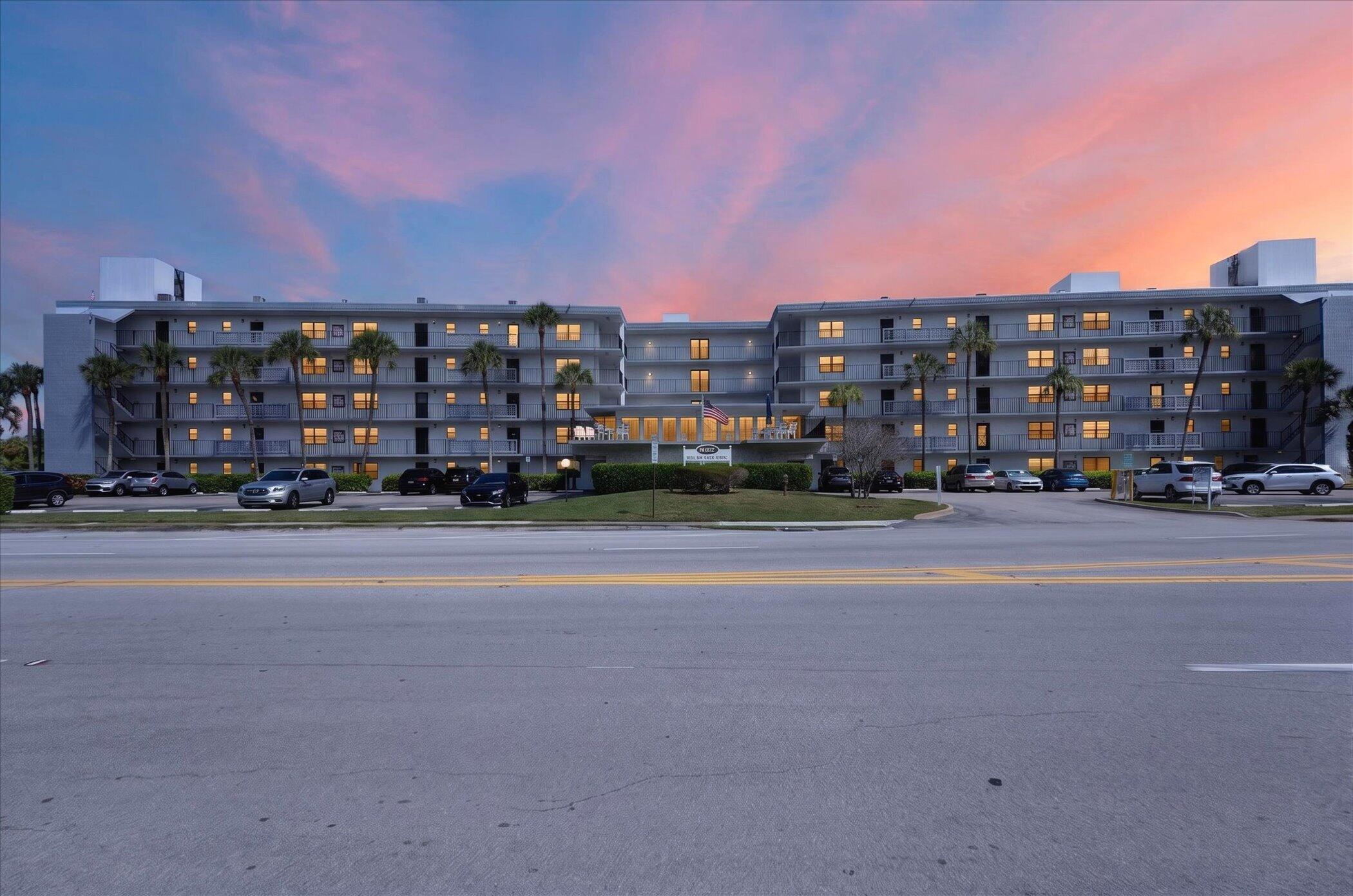 Foto de propiedad en 9235 SW 8th Street, Boca Raton, FL 33428 Boca Raton con MLS# 