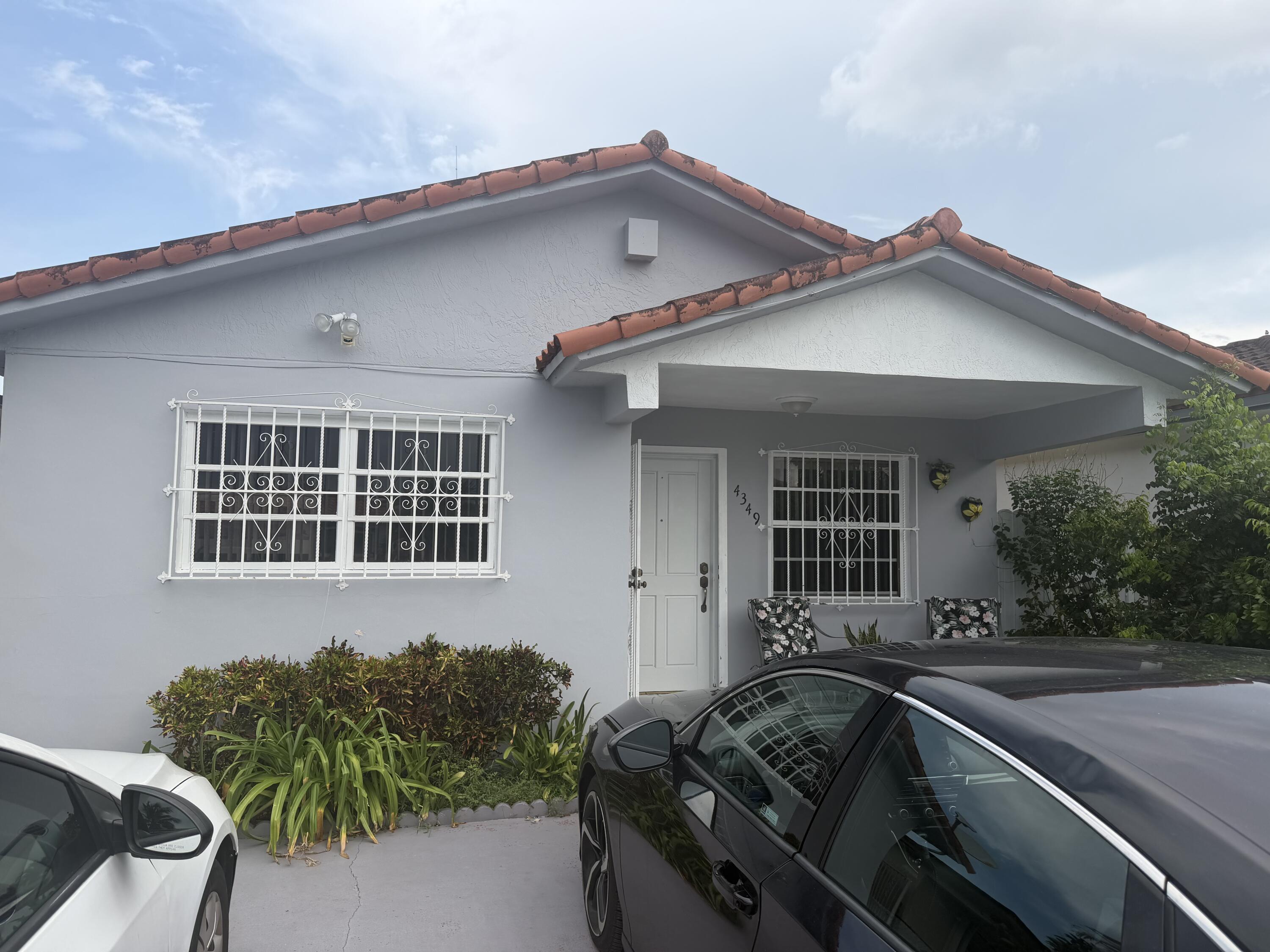 En Venta 4349 W 10TH Avenue, Hialeah, FL 33012, Hialeah, FL 33012