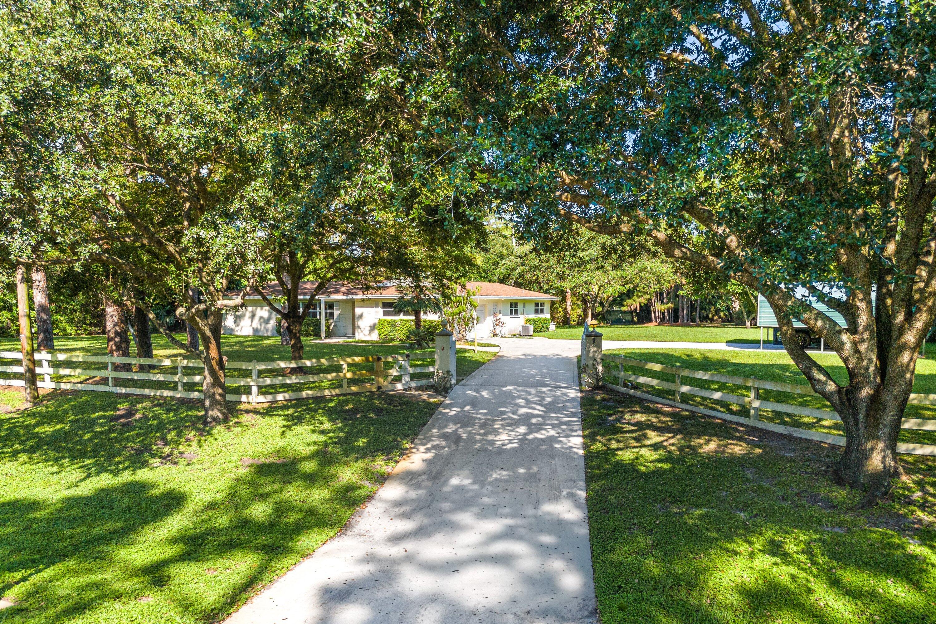 Foto de propiedad en 8645 Square Lake Drive, Palm Beach Gardens, FL 33418 Palm Beach Gardens con MLS# 