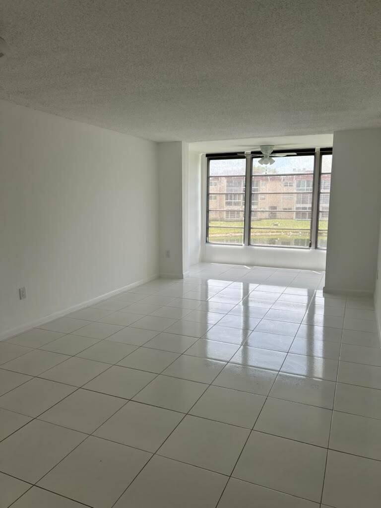 Foto de propiedad en 2881 N Pine Island Road 208, Sunrise, FL 33322 Sunrise con MLS# 