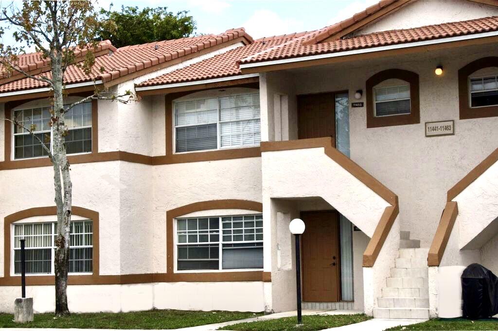 Foto de propiedad en 11453 NW 42ND Street 11453, Coral Springs, FL 33065 Coral Springs con MLS# 
