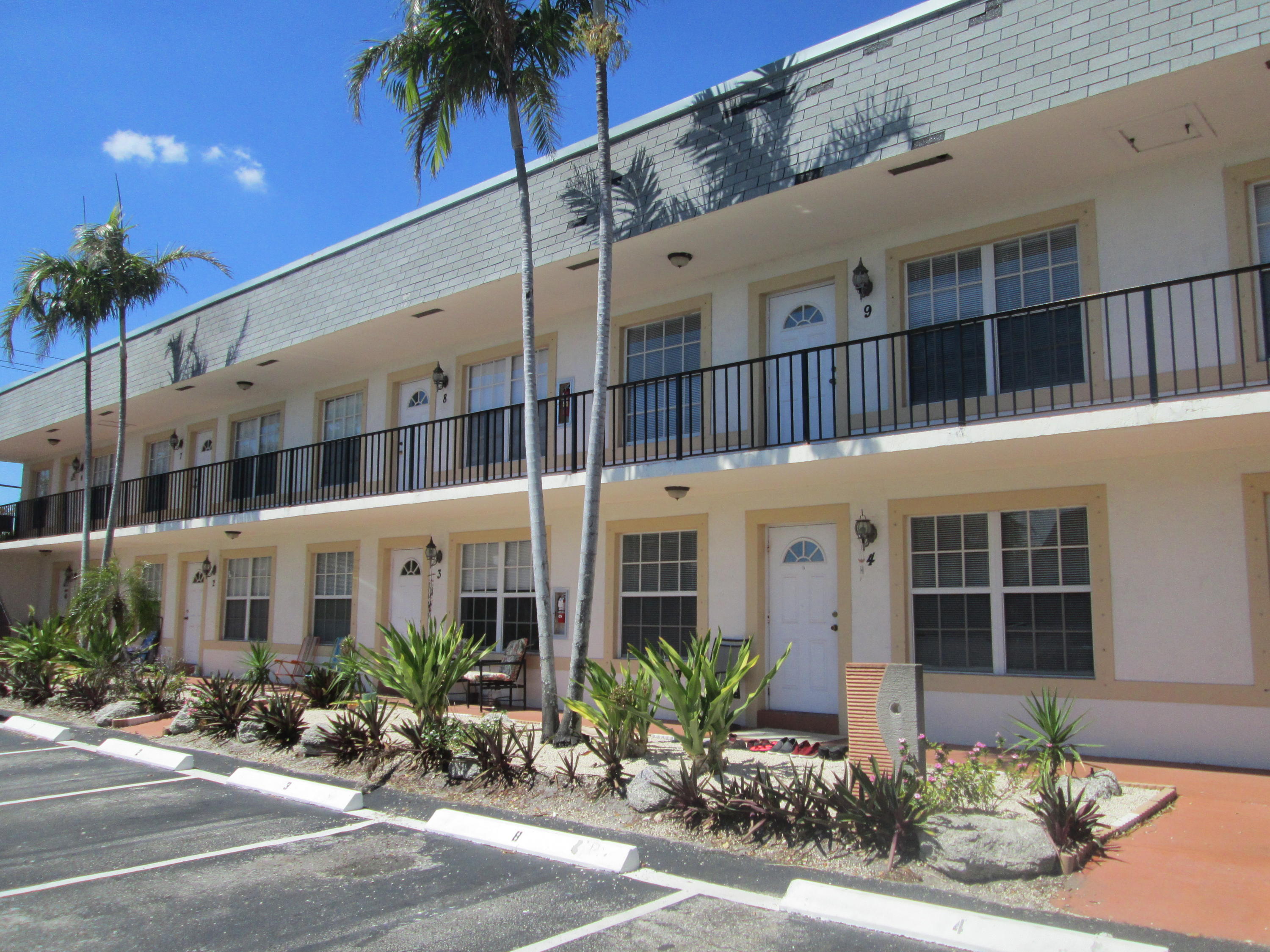 Foto de propiedad en 405 N Cypress Drive 4, Tequesta, FL 33469 Tequesta con MLS# 