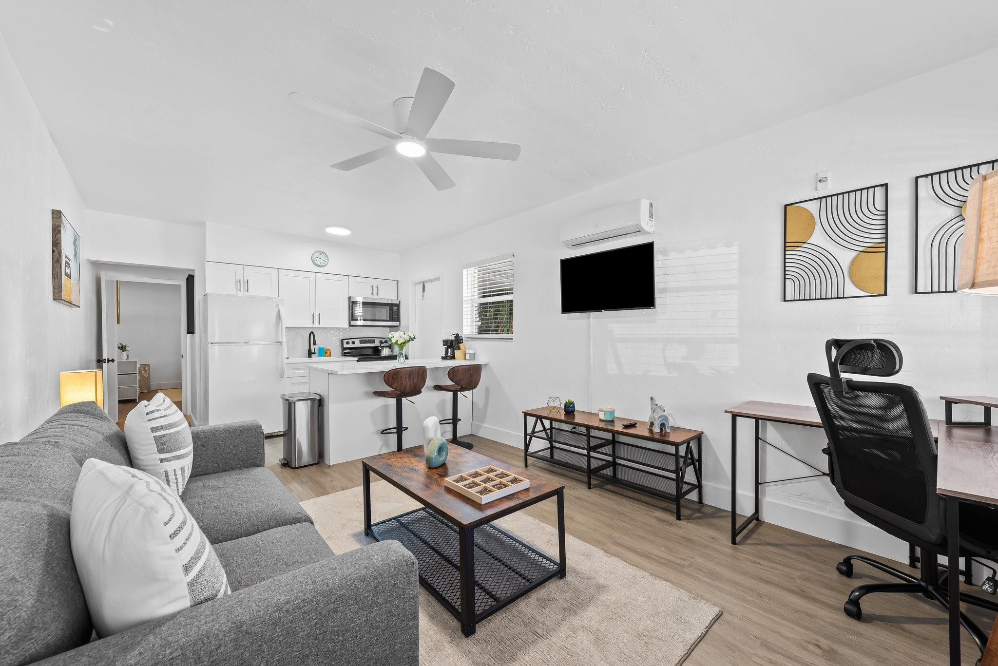 Foto de propiedad en 310 NE 6TH Street 2, Hallandale Beach, FL 33009 Hallandale Beach con MLS# 