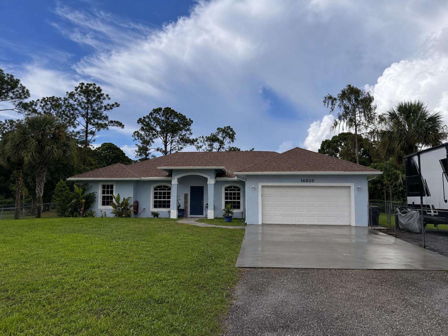 Foto de propiedad en 16605 64th Place N, Loxahatchee, FL 33470 Loxahatchee con MLS# 