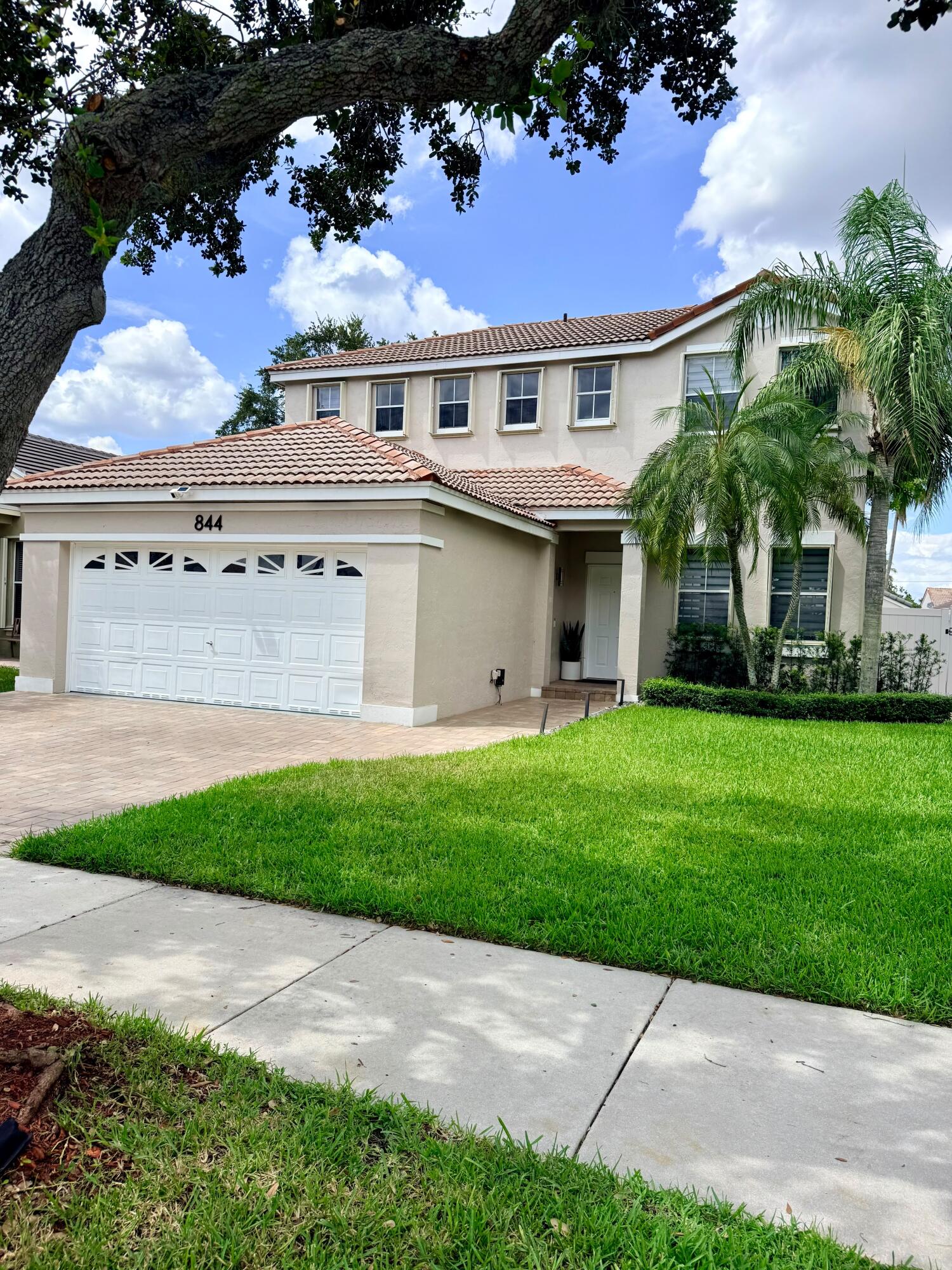 Foto de propiedad en 844 Falling Water Road, Weston, FL 33326 Weston con MLS# 