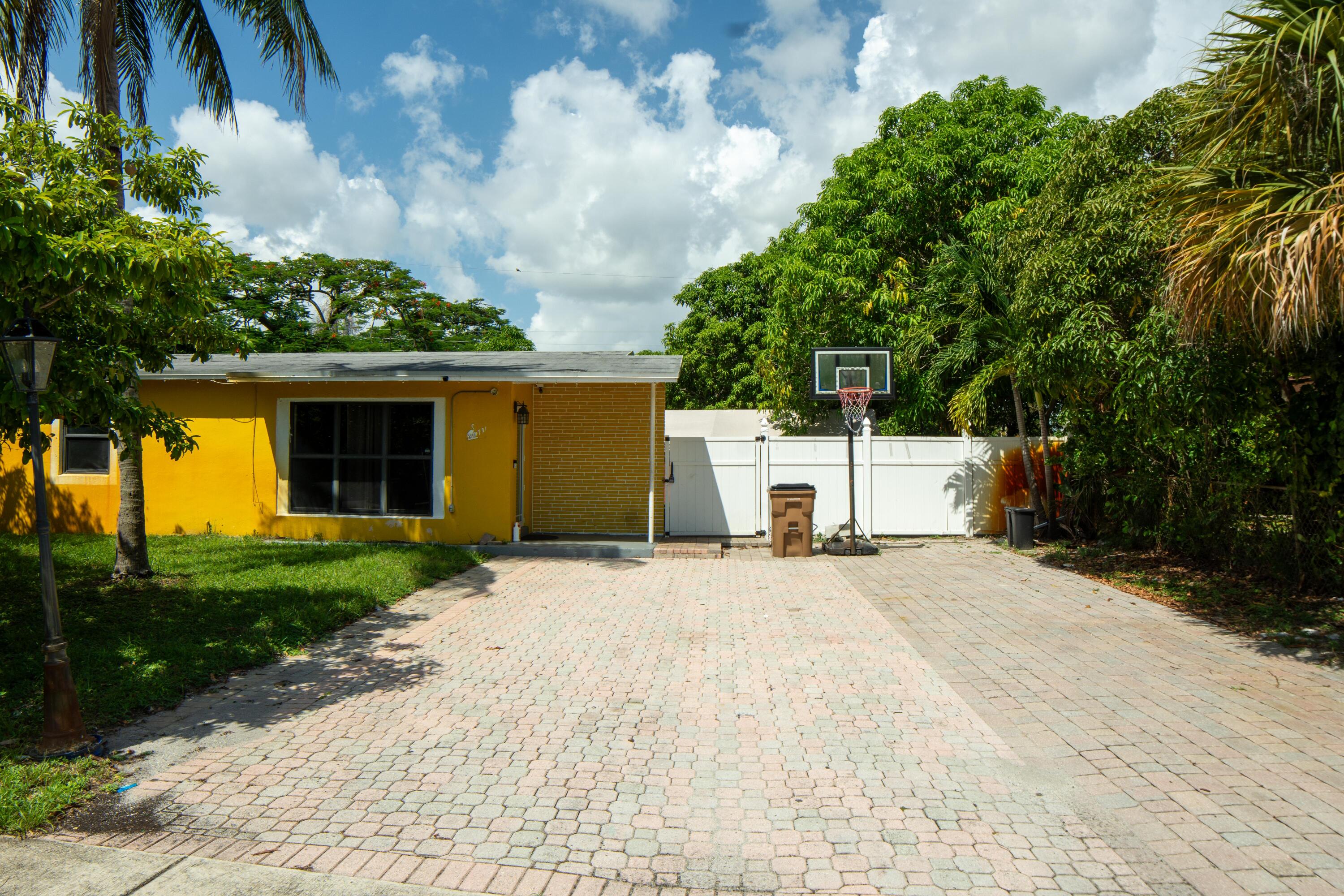 Foto de propiedad en 4731 NE 2ND, Deerfield Beach, FL 33064 Deerfield Beach con MLS# 