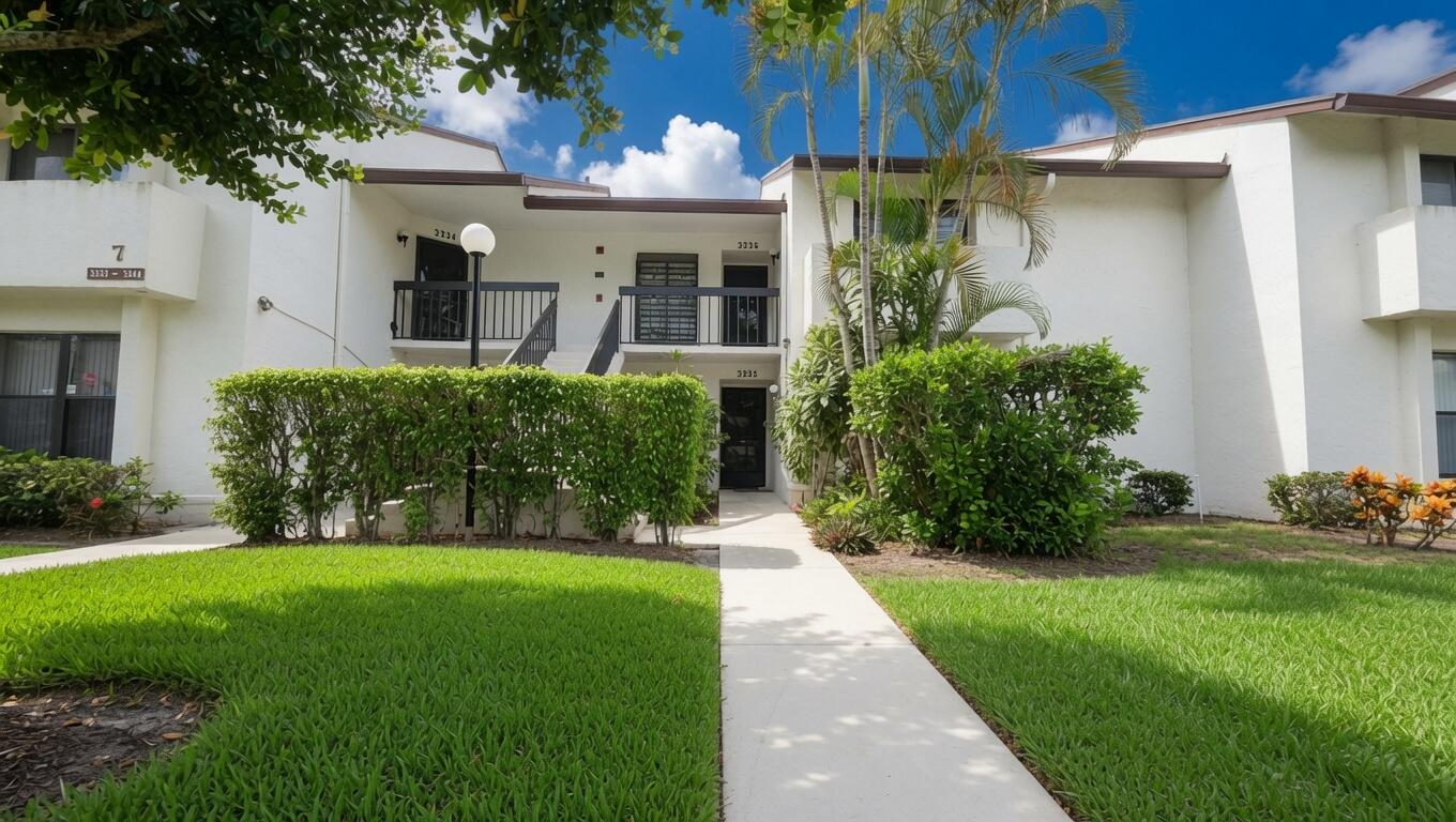 Foto de propiedad en 3335 Lucerne Park Drive, Greenacres, FL 33467 Greenacres con MLS# 