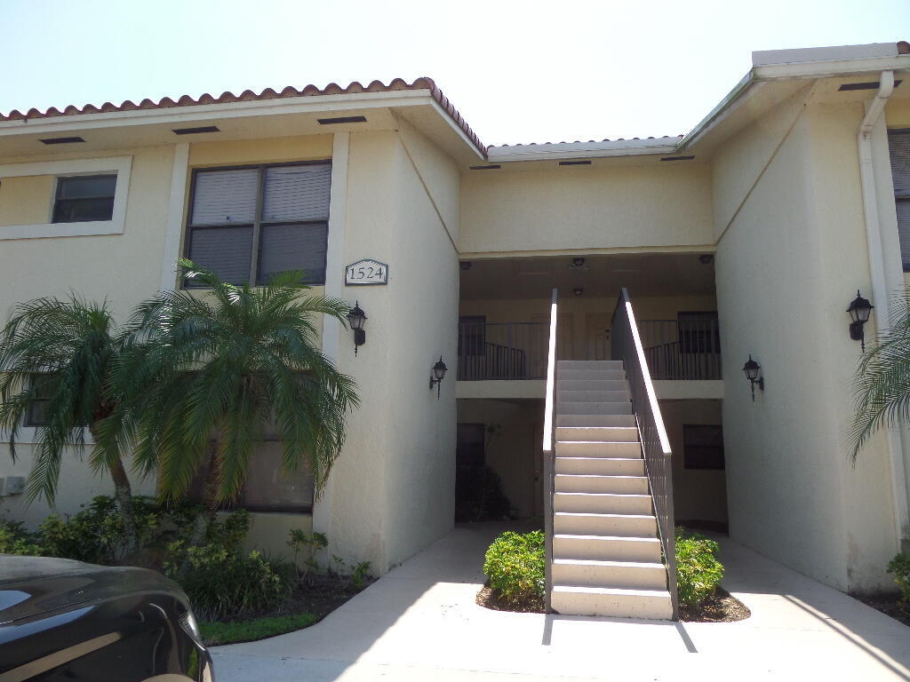 Foto de propiedad en 1524 LAKE CRYSTAL Drive B, West Palm Beach, FL 33411 West Palm Beach con MLS# 