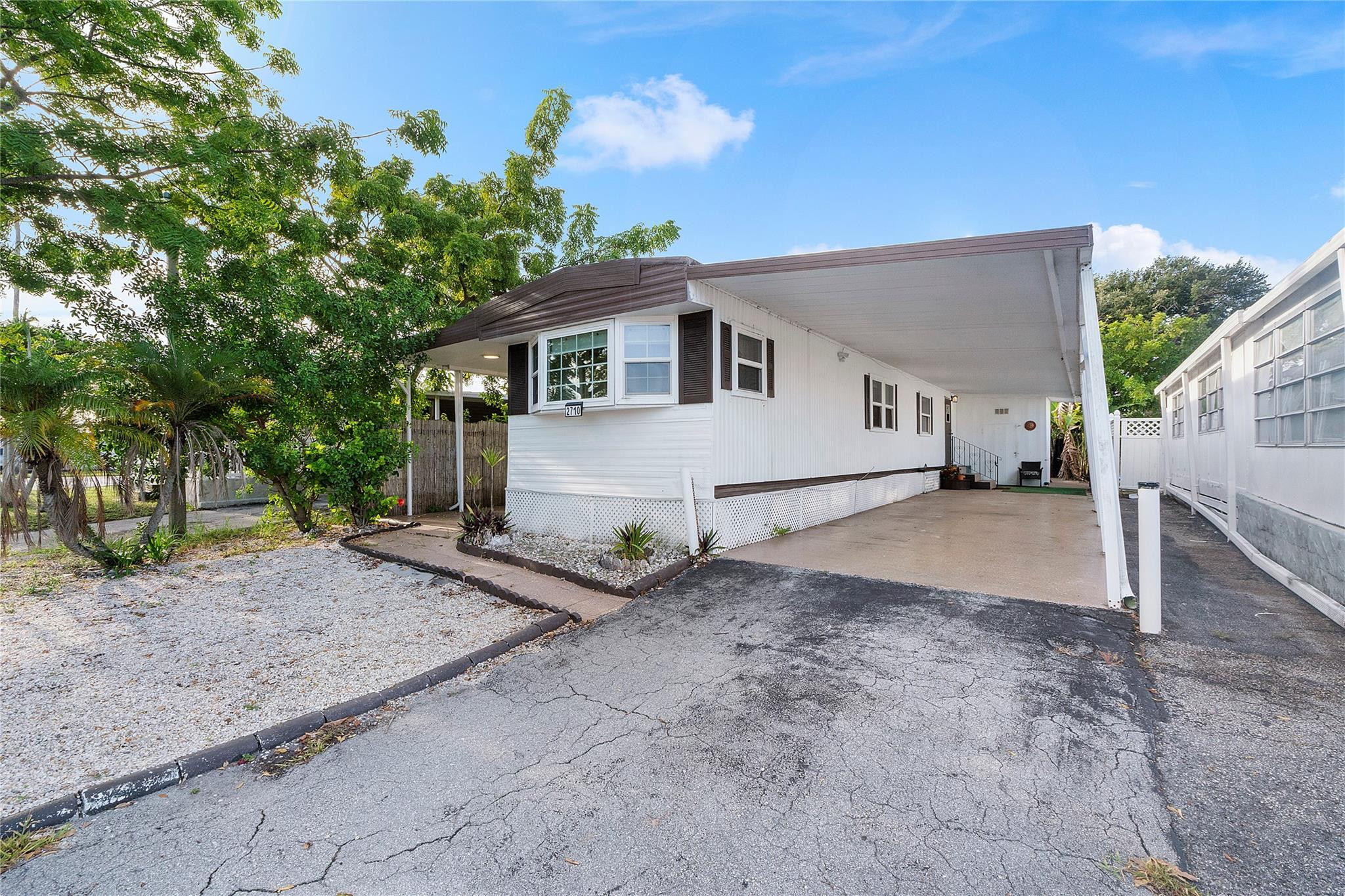 Foto de propiedad en 2710 E MARINA Drive, Dania Beach, FL 33312 Dania Beach con MLS# 