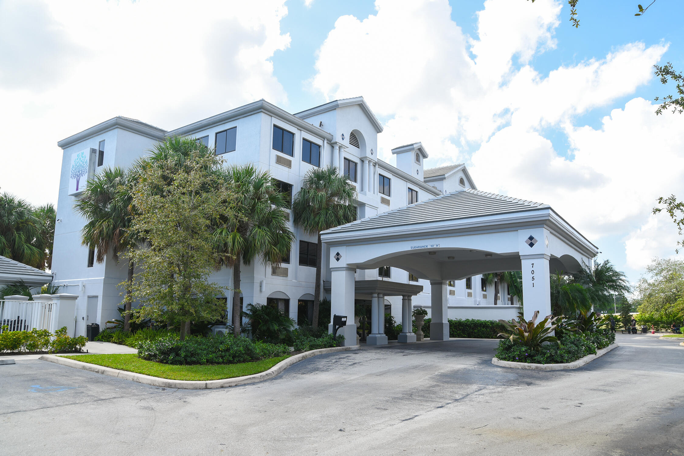 Foto de propiedad en 7051 N Seacrest Boulevard, Lantana, FL 33462 Lantana con MLS# 