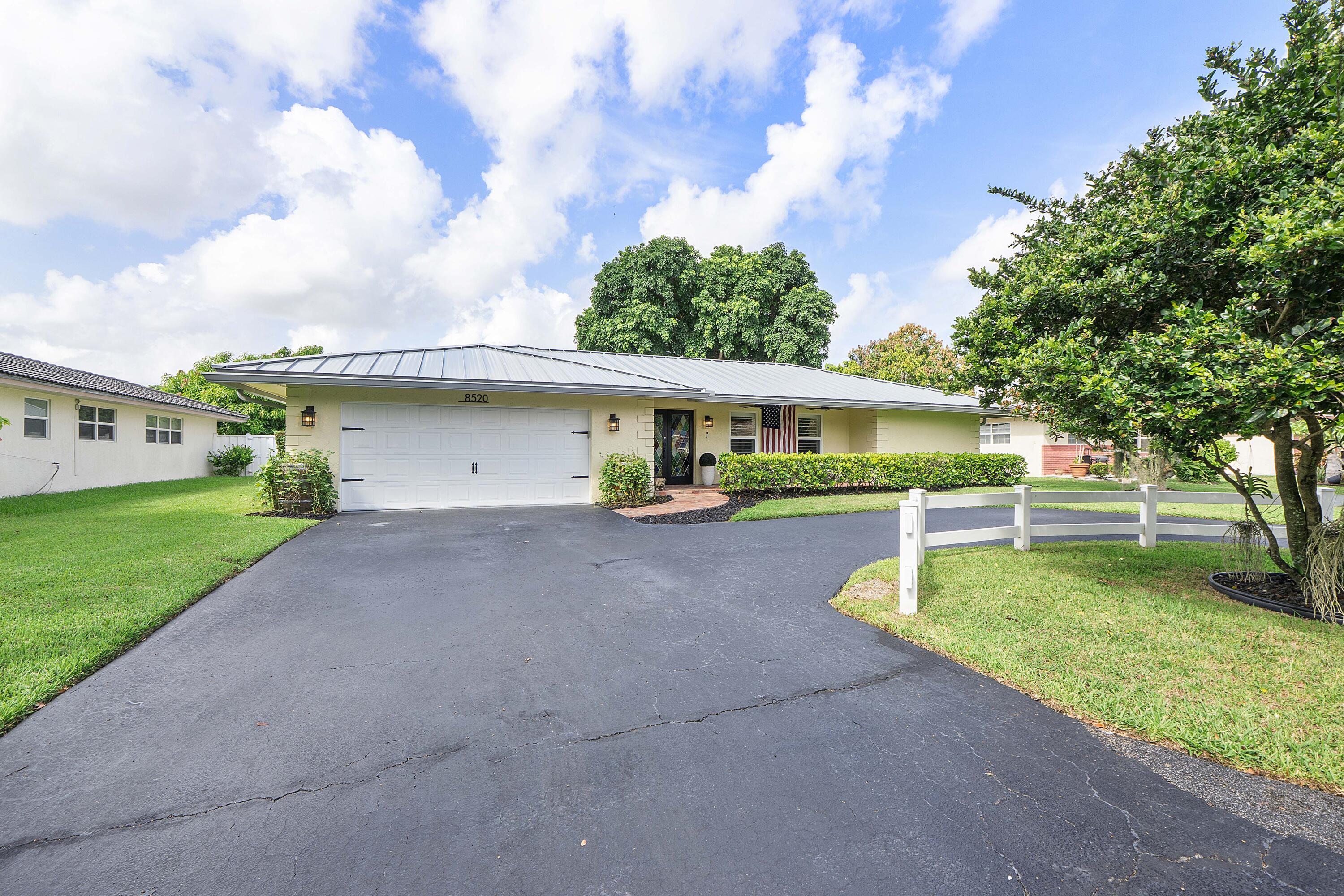 Foto de propiedad en 8520 NW 29th Drive, Coral Springs, FL 33065 Coral Springs con MLS# 