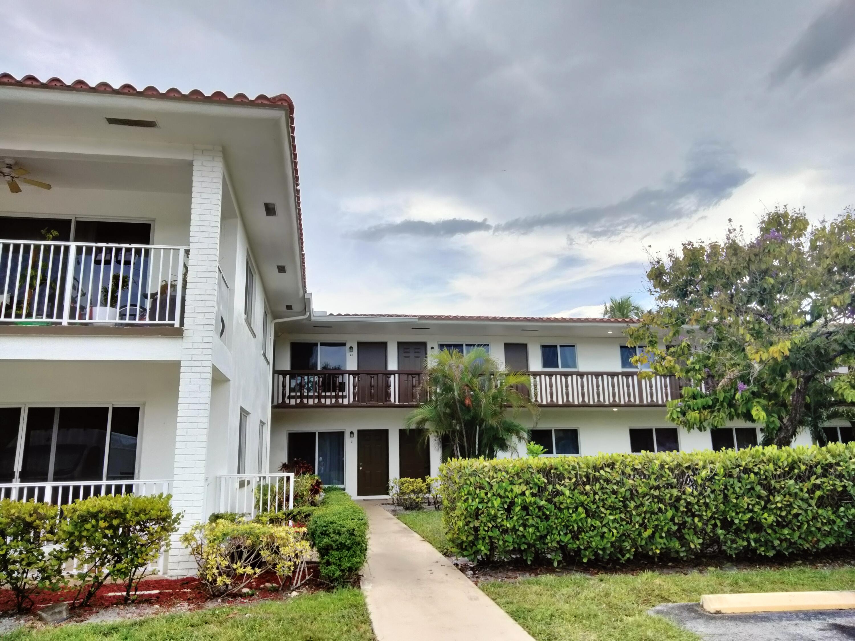 Foto de propiedad en 600 S Luna Court 23, Hollywood, FL 33021 Hollywood con MLS# 
