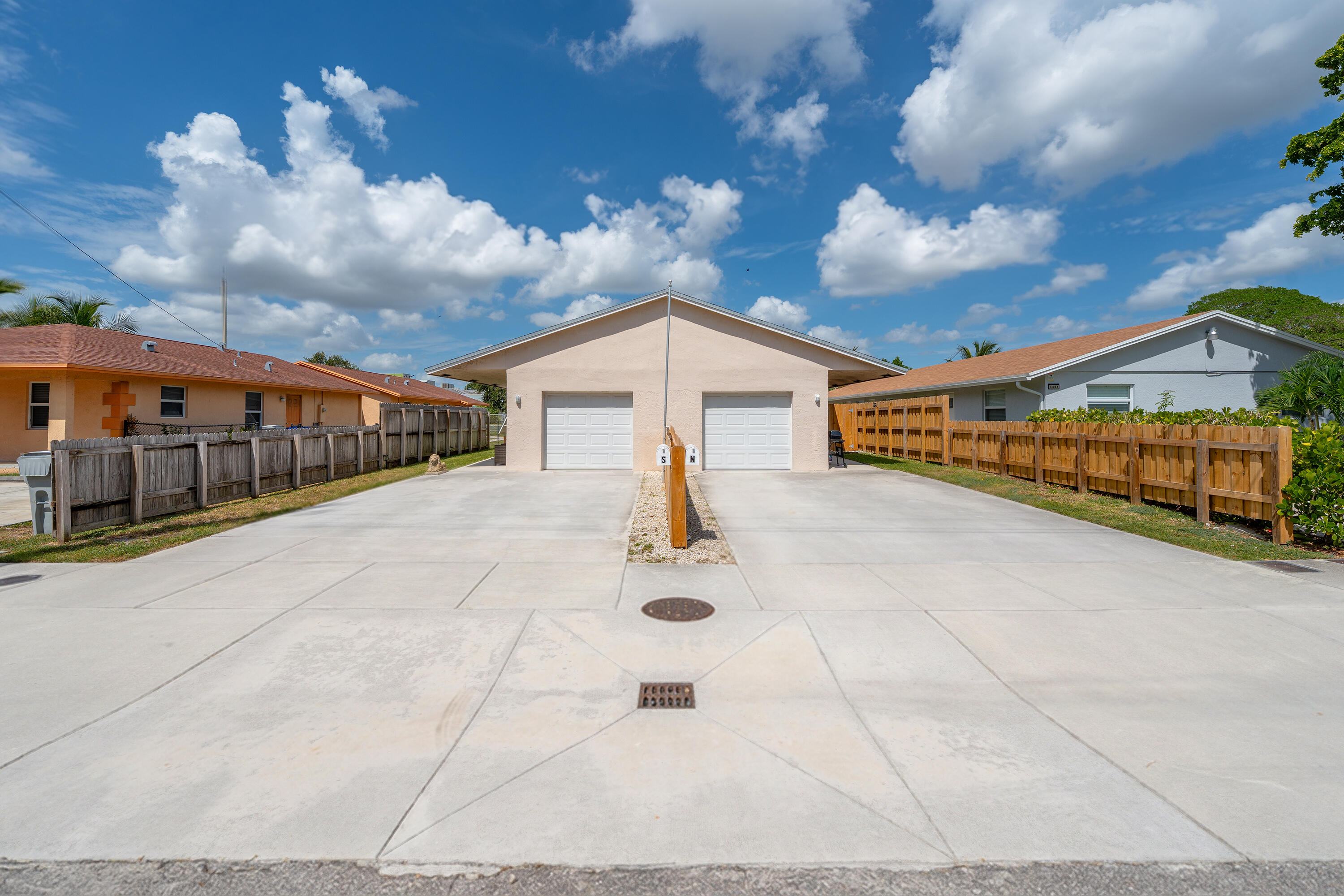 Foto de propiedad en 3411 NE 5 Avenue NE 1-2, Pompano Beach, FL 33064 Pompano Beach con MLS# 