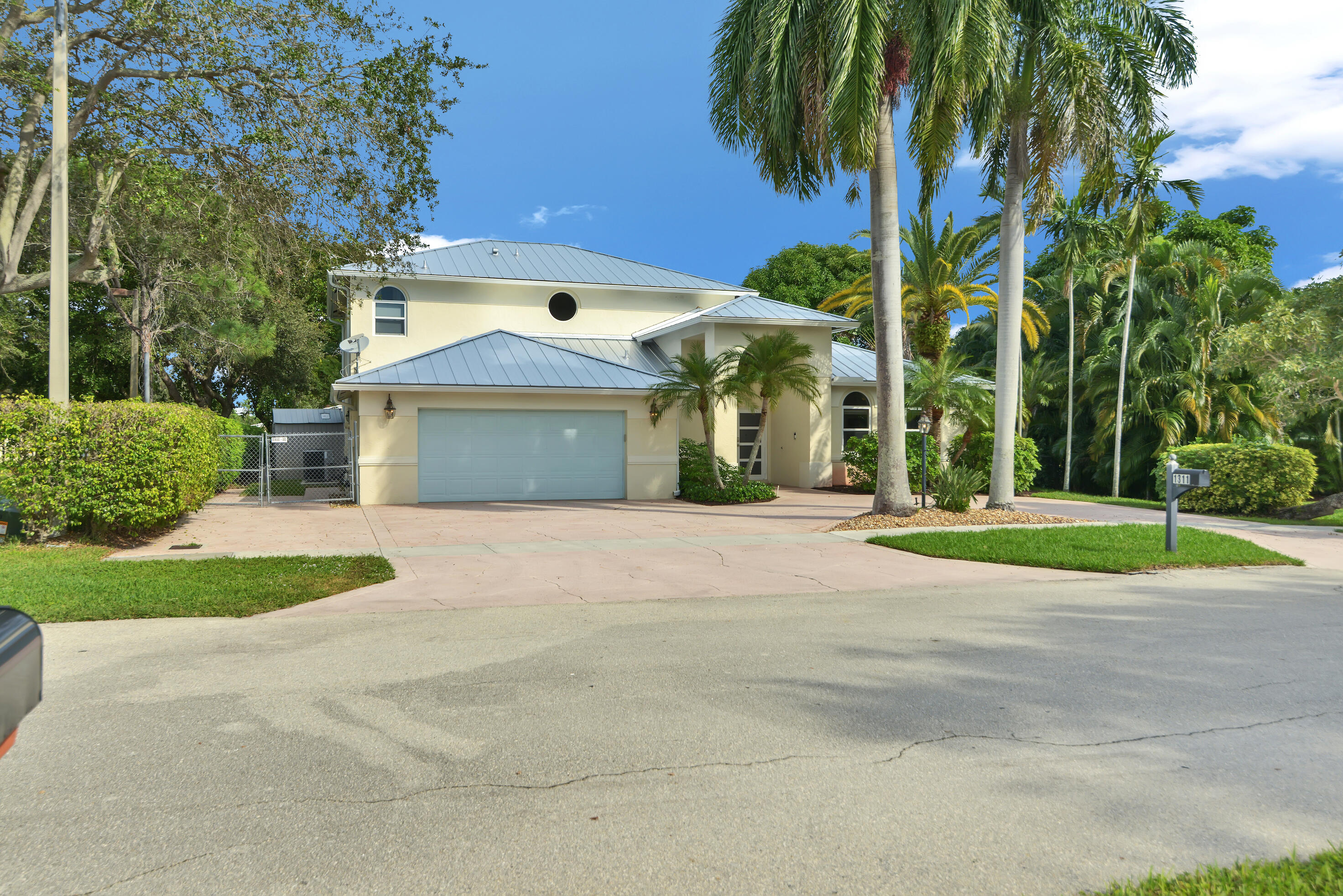 Foto de propiedad en 1311 NW 2ND Circle, Boca Raton, FL 33432 Boca Raton con MLS# 