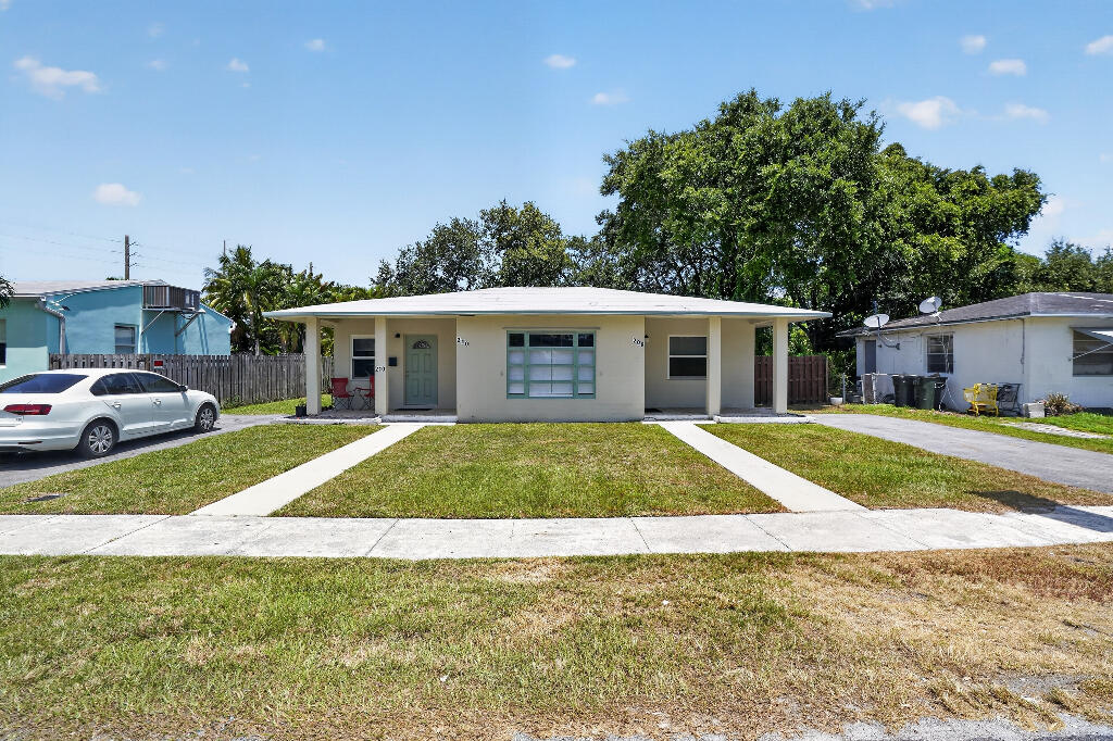 En Venta 208 SW 2ND Place 1-2, Dania Beach, FL 33004, Dania Beach, FL 33004