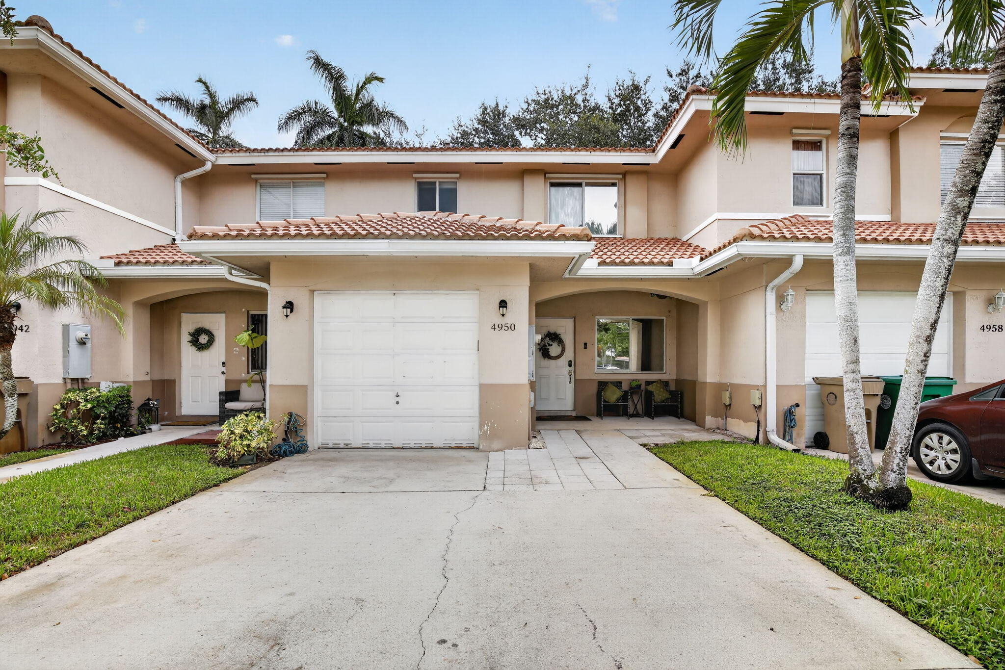 Foto de propiedad en 4950 PALM GARDEN Lane, Davie, FL 33314 Davie con MLS# 