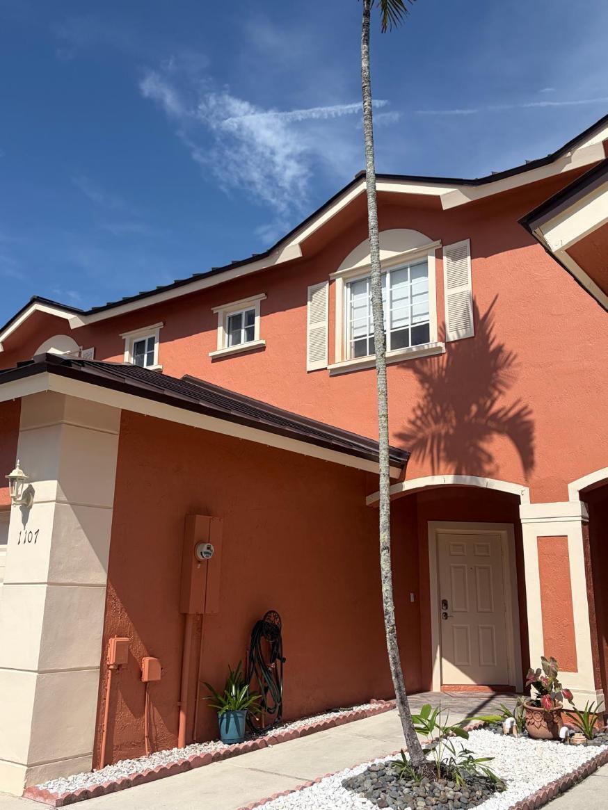 Foto de propiedad en 1107 NW 100th Avenue, Pembroke Pines, FL 33024 Pembroke Pines con MLS# 
