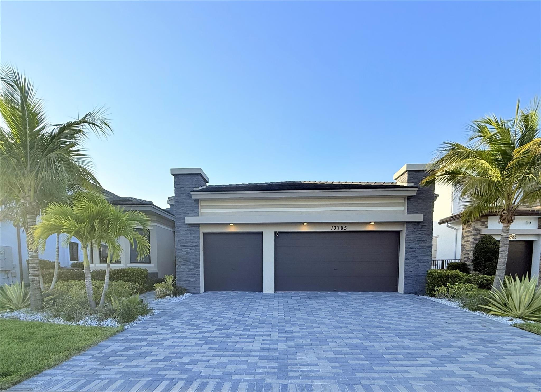 Foto de propiedad en 10785 Coral Street, Parkland, FL 33076 Parkland con MLS# 