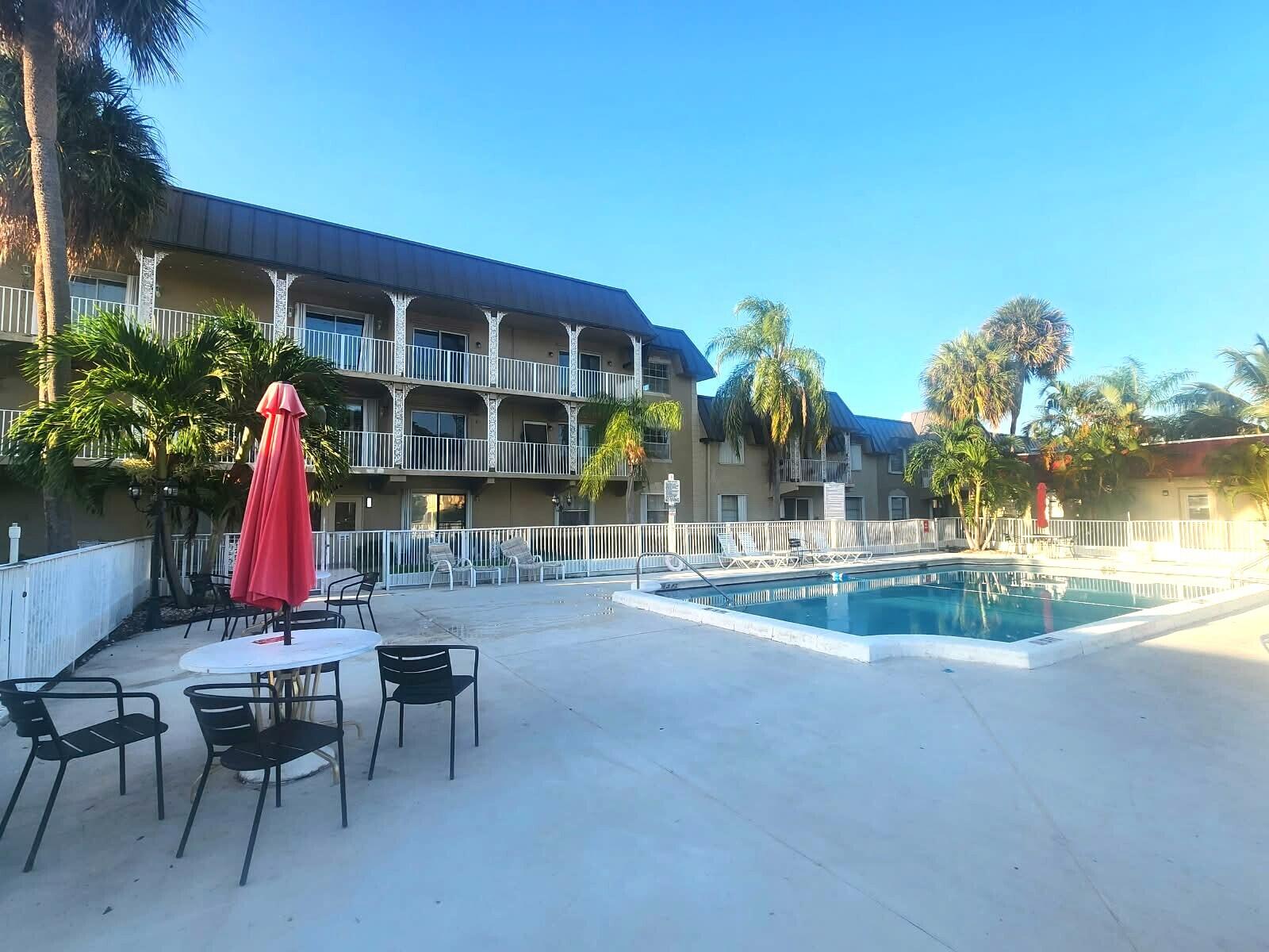 Foto de propiedad en 501 SE 8th Street 210, Deerfield Beach, FL 33441 Deerfield Beach con MLS# 