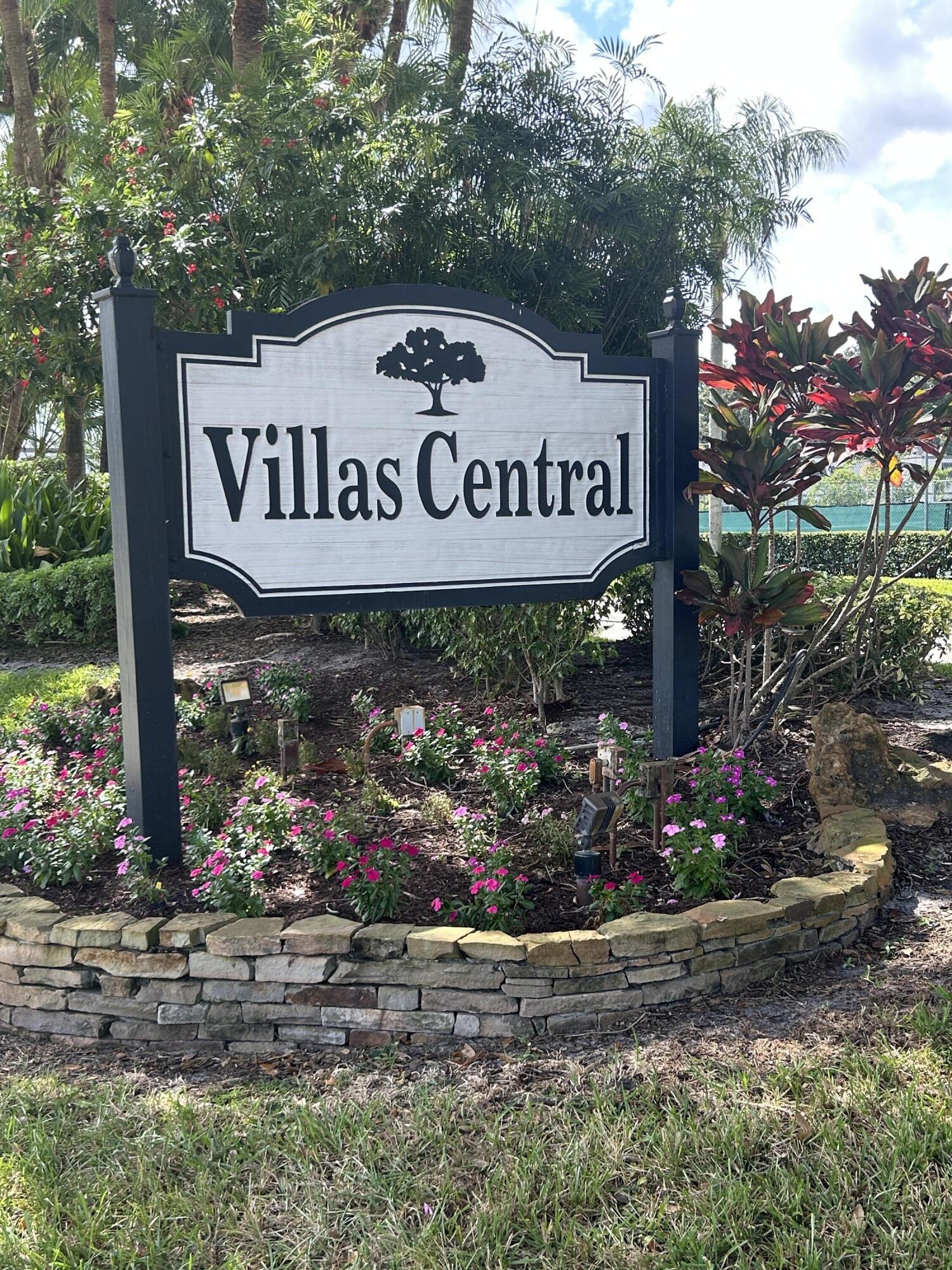 Foto de propiedad en 1390 E GOLFVIEW Drive, Pembroke Pines, FL 33026 Pembroke Pines con MLS# 