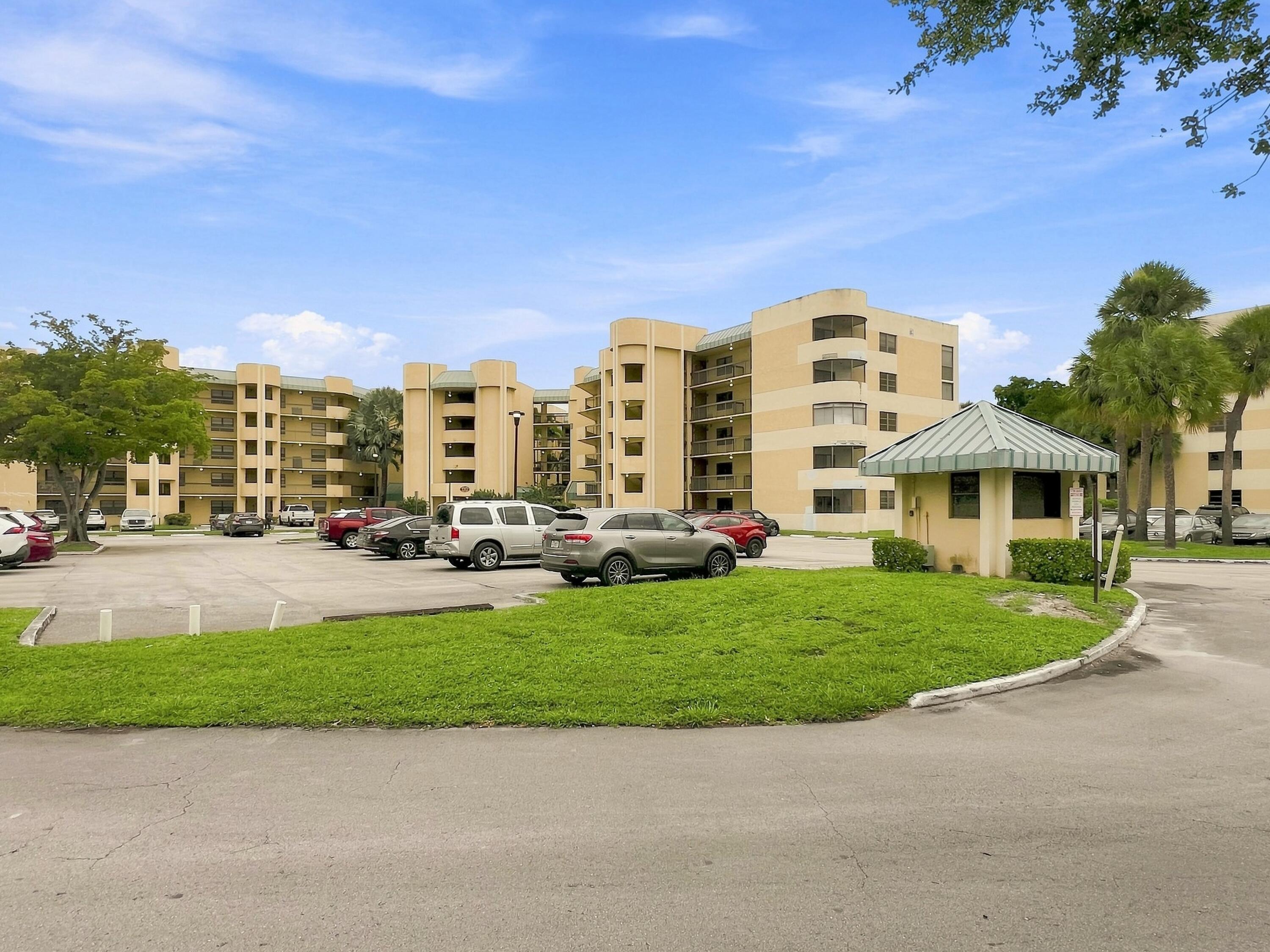 En Venta 6575 W Oakland Park Boulevard 101, Lauderhill, FL 33313, Lauderhill, FL 33313