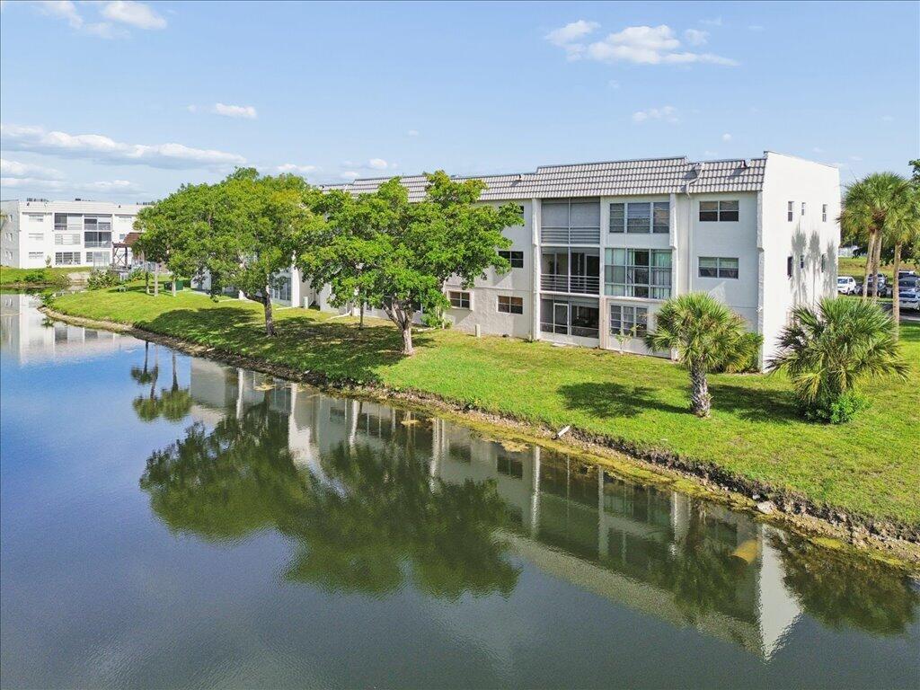 Foto de propiedad en 8510 Sunrise Lakes Boulevard 301, Sunrise, FL 33322 Sunrise con MLS# 