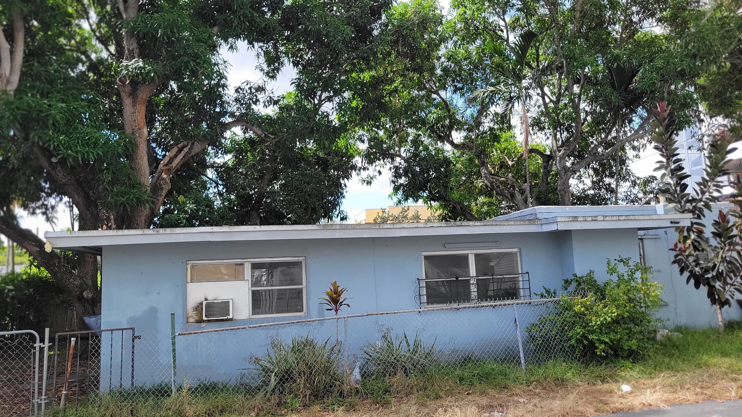 Foto de propiedad en 1735 JACKSON Street REAR, Hollywood, FL 33020 Hollywood con MLS# 