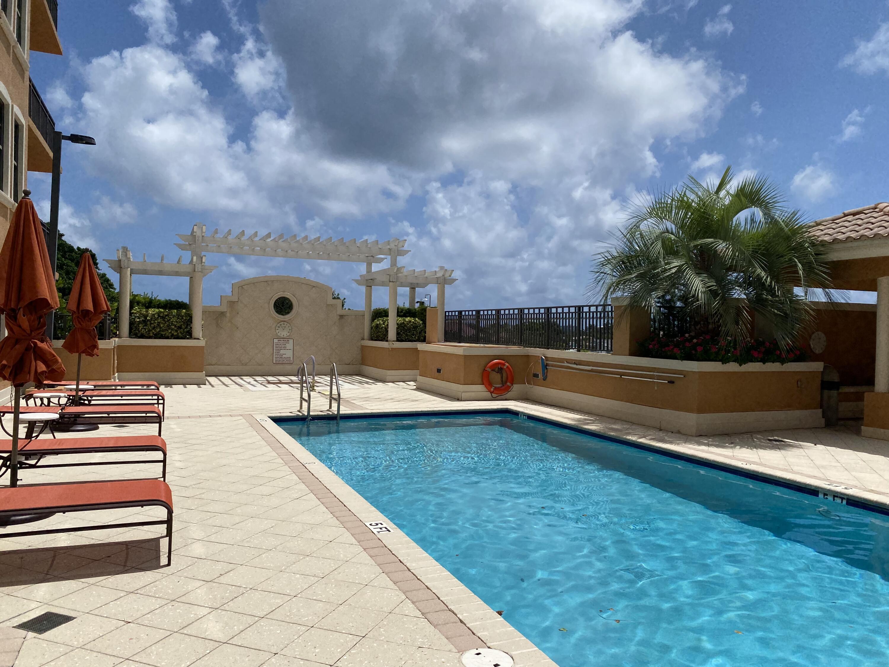 Foto de propiedad en 511 LUCERNE Avenue 313, Lake Worth Beach, FL 33460 Lake Worth Beach con MLS# 