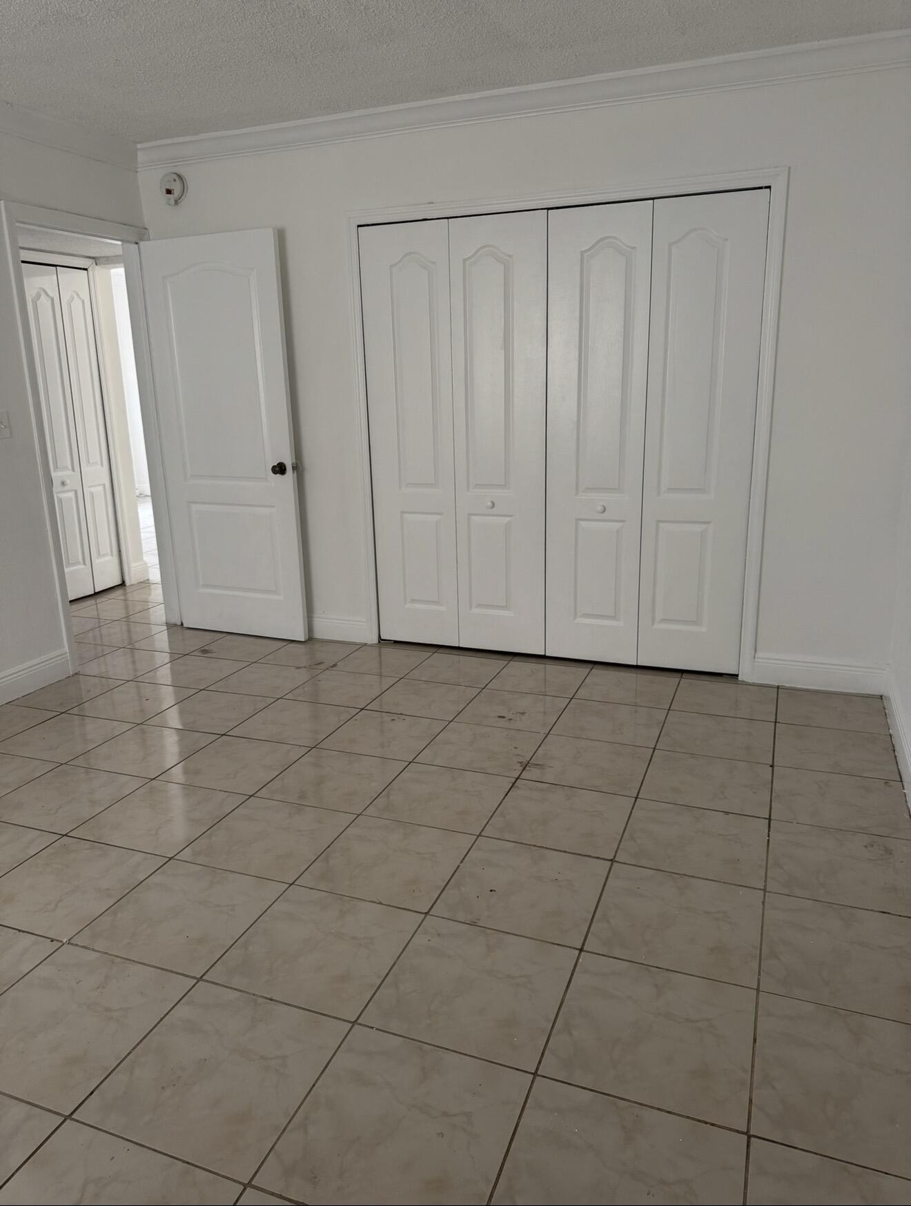 Foto de propiedad en 16118 NE 21ST Avenue 5, North Miami Beach, FL 33162 North Miami Beach con MLS# 