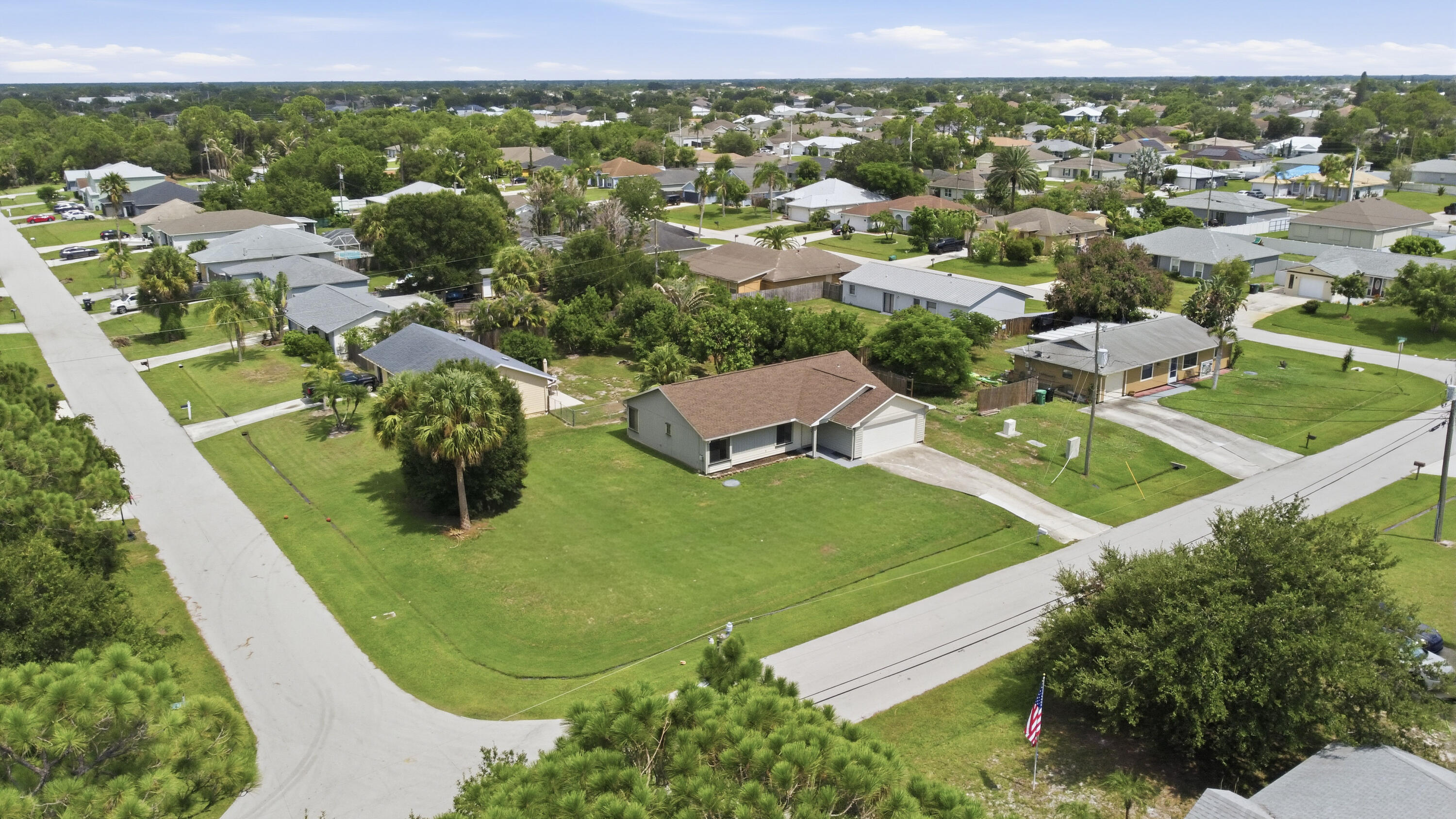 Foto de propiedad en 4057 SW Haycroft Street, Port St. Lucie, FL 34953 Port St. Lucie con MLS# 