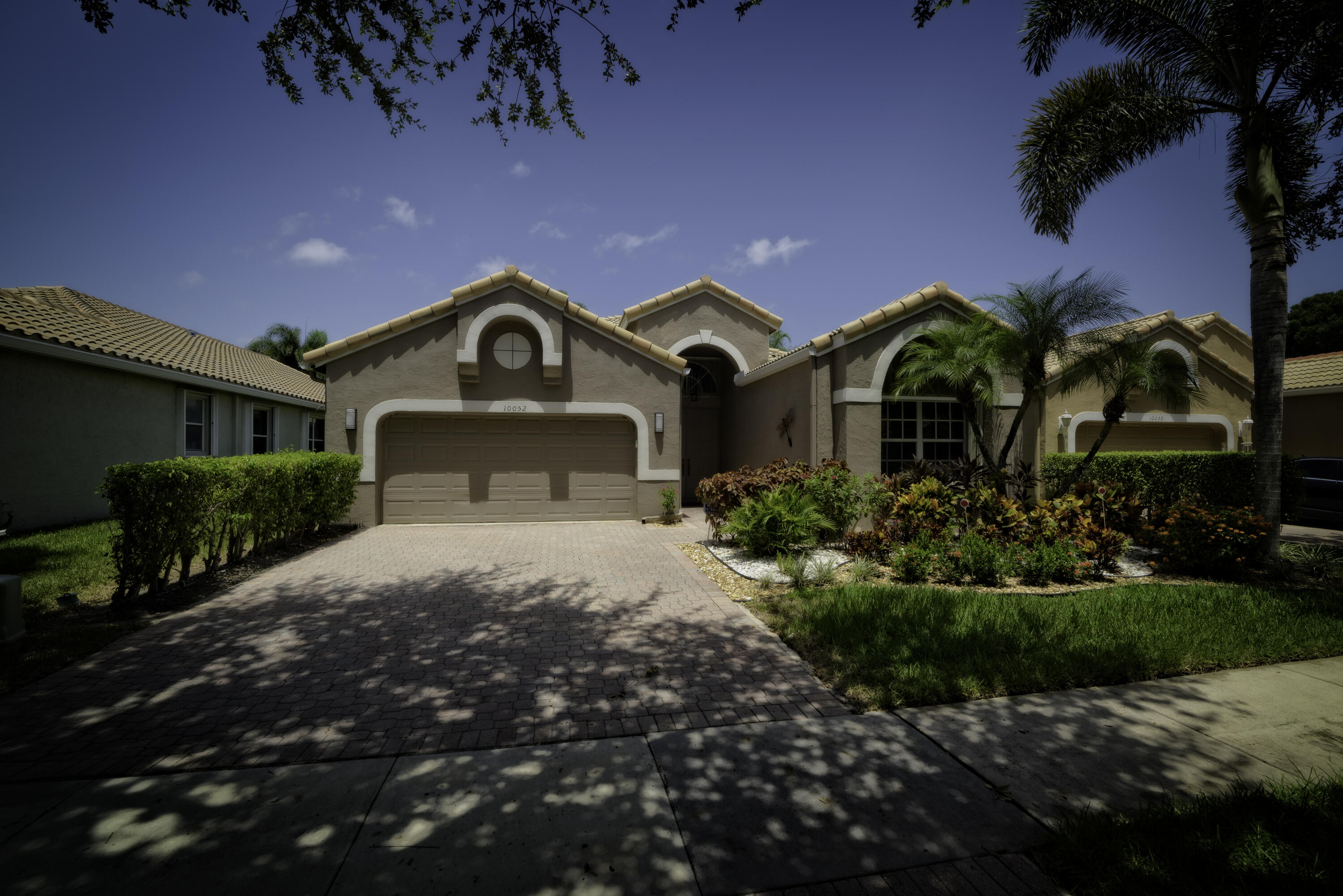 Foto de propiedad en 10052 Diamond Lake Drive, Boynton Beach, FL 33437 Boynton Beach con MLS# 