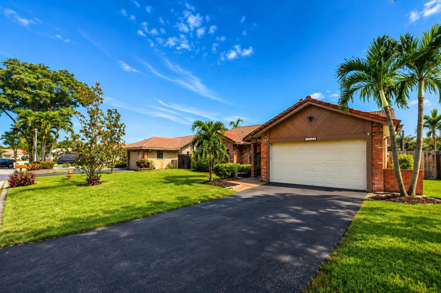 Foto de propiedad en 10666 NW 2ND Place, Coral Springs, FL 33071 Coral Springs con MLS# 