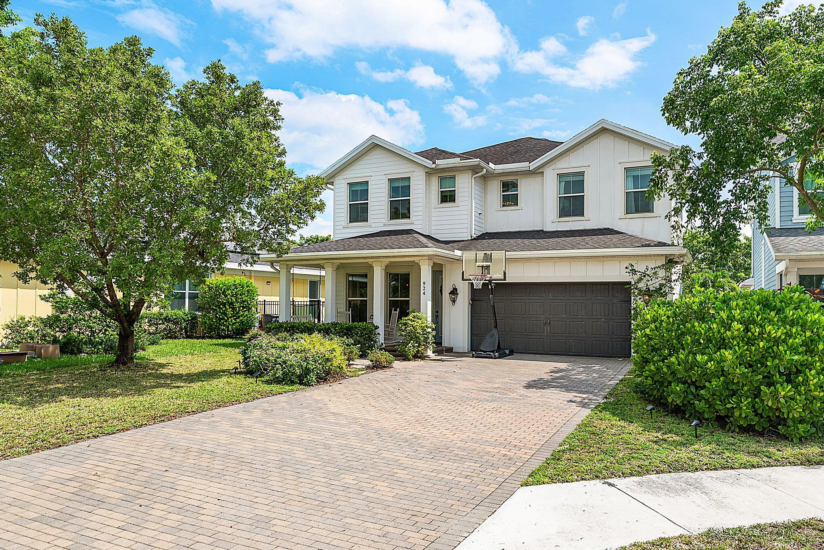 Foto de propiedad en 924 DEER HAVEN Drive, The Acreage, FL 33470 The Acreage con MLS# 